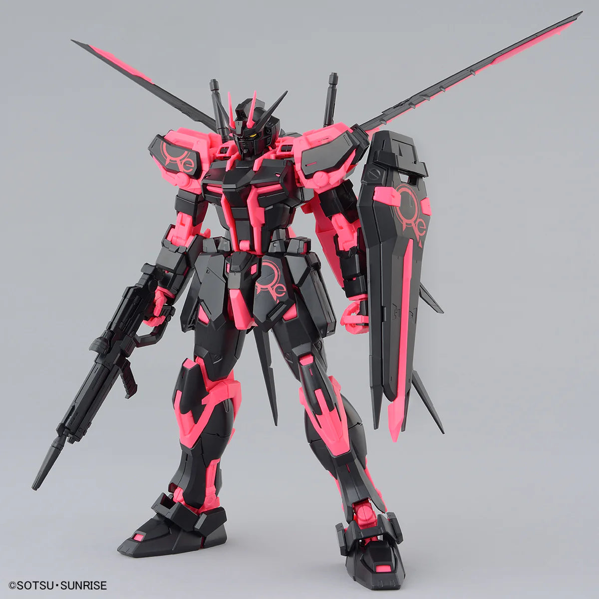 MG 1/100 Aile Strike Gundam Ver.RM [Recirculation Color/Neon Pink]