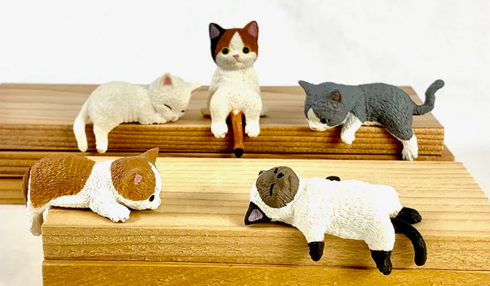 Cats Resting On The Edge: BLIND BOX