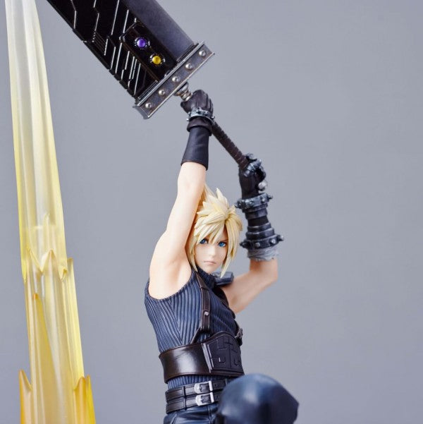 PRE ORDER Final fantasy VII Rebirth: STATUETTE - Cloud Strife