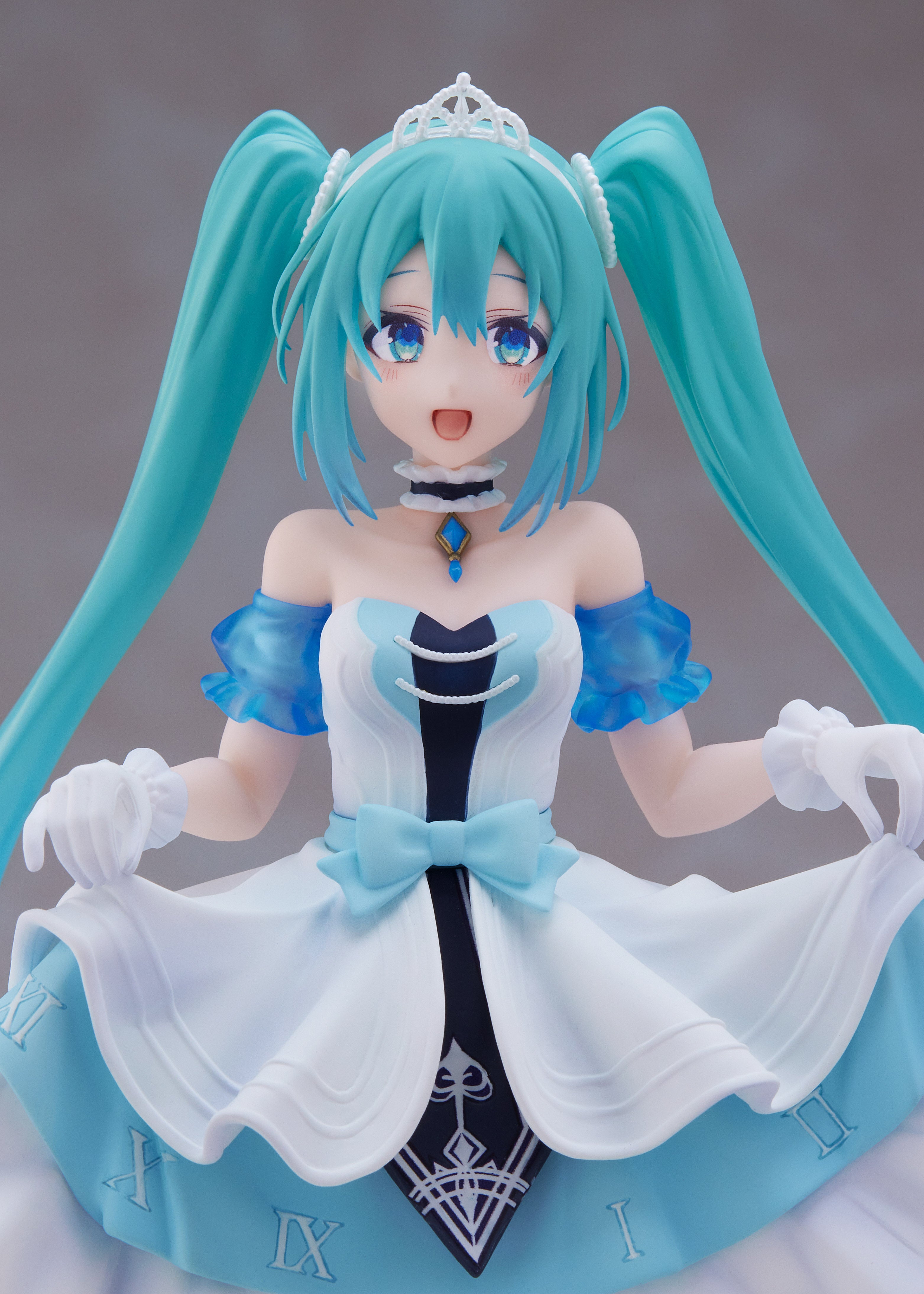 PRE ORDER Hatsune Miku: WONDERLAND FIGURE - Hatsune Miku (Cinderella)
