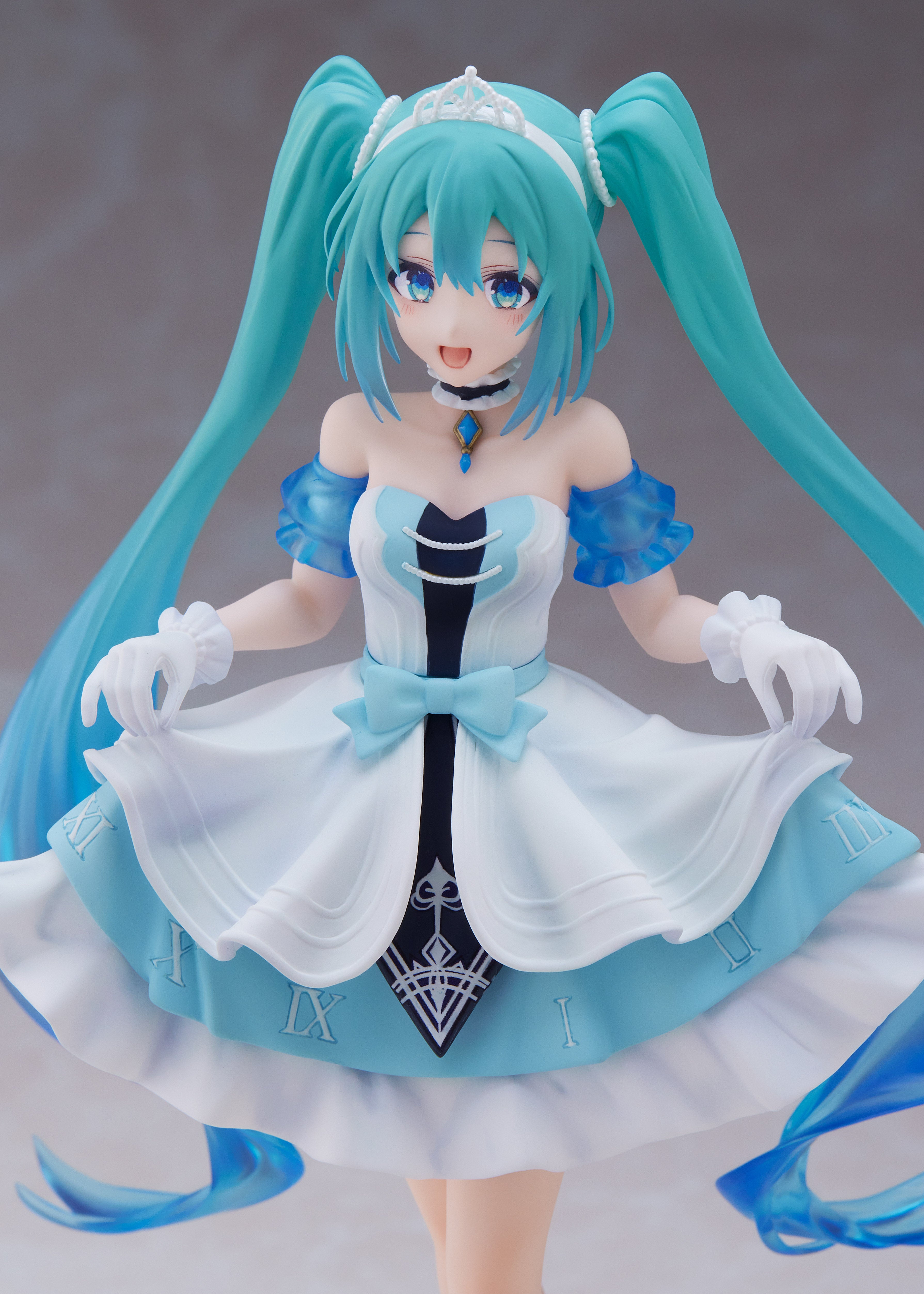 PRE ORDER Hatsune Miku: WONDERLAND FIGURE - Hatsune Miku (Cinderella)