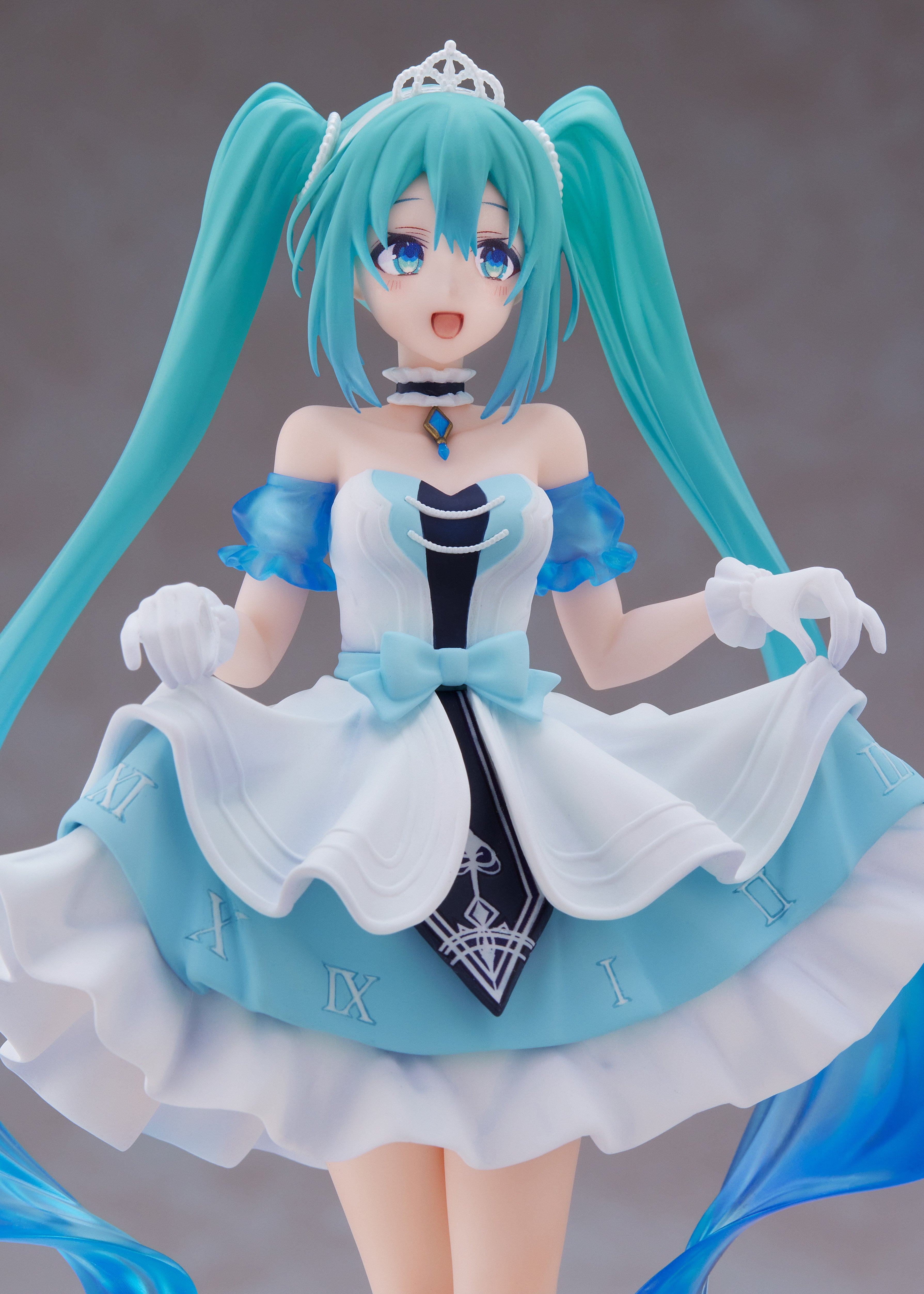 PRE ORDER Hatsune Miku: WONDERLAND FIGURE - Hatsune Miku (Cinderella)