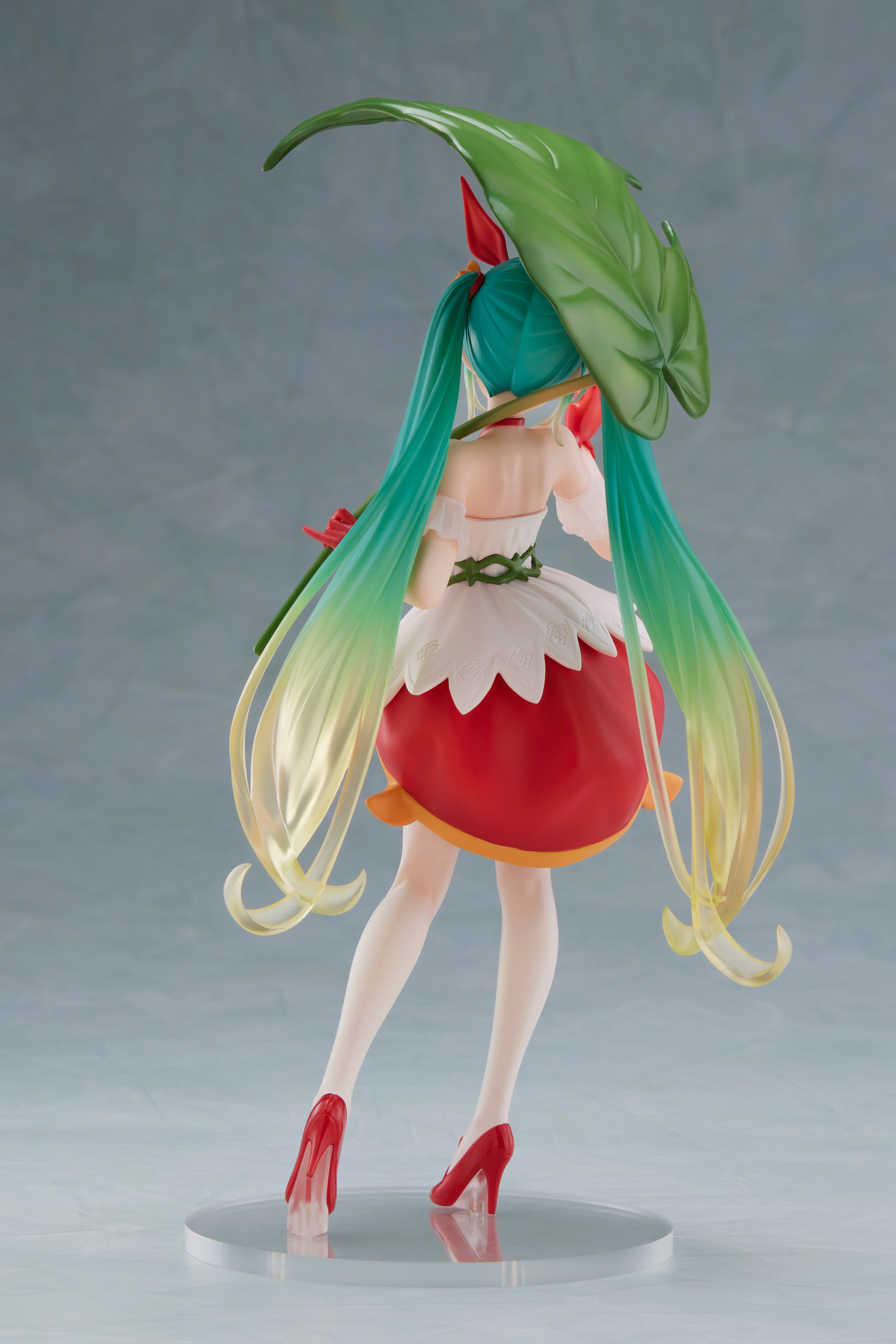 PRE ORDER Hatsune Miku: WONDERLAND FIGURE - Thumbelina