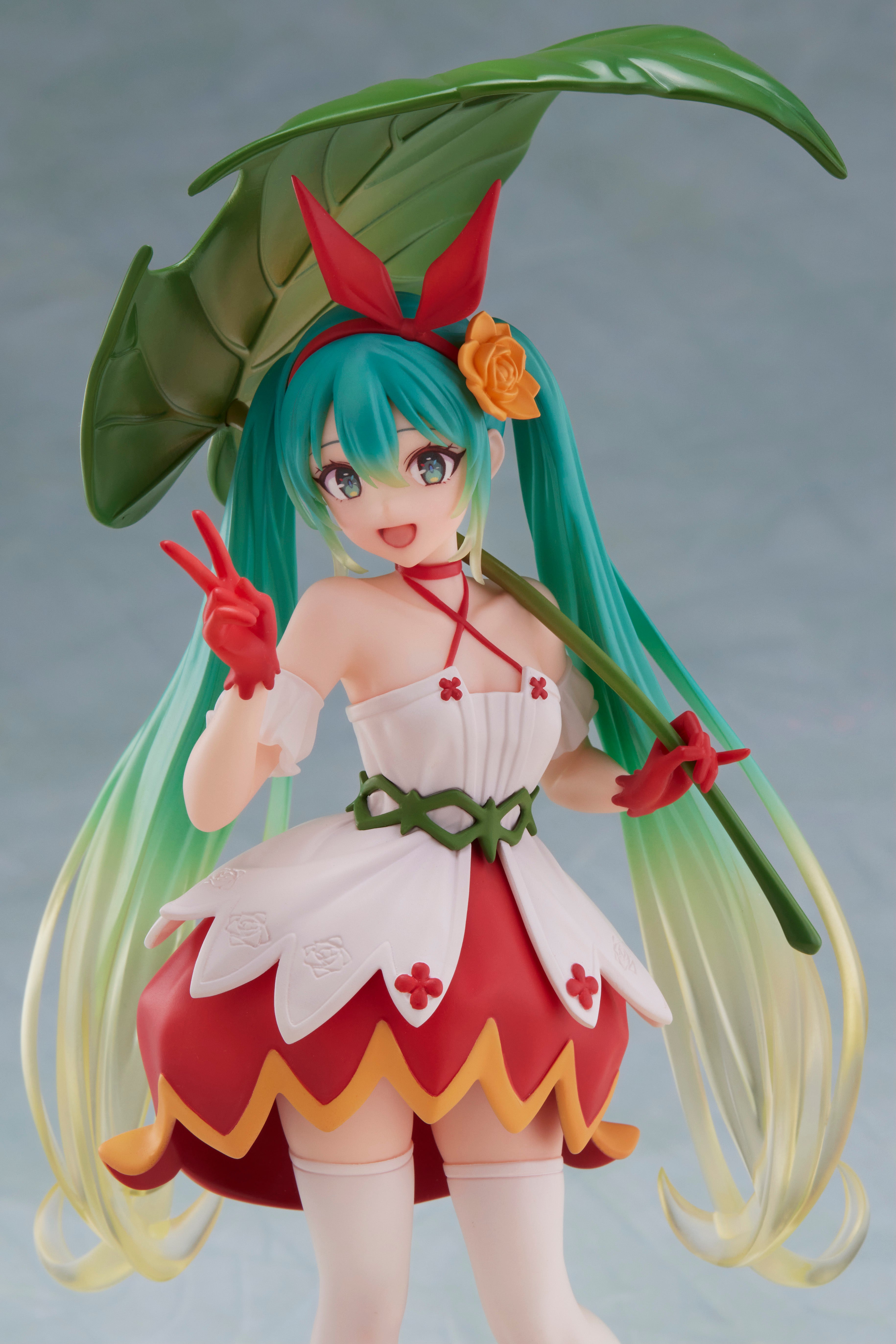 PRE ORDER Hatsune Miku: WONDERLAND FIGURE - Thumbelina
