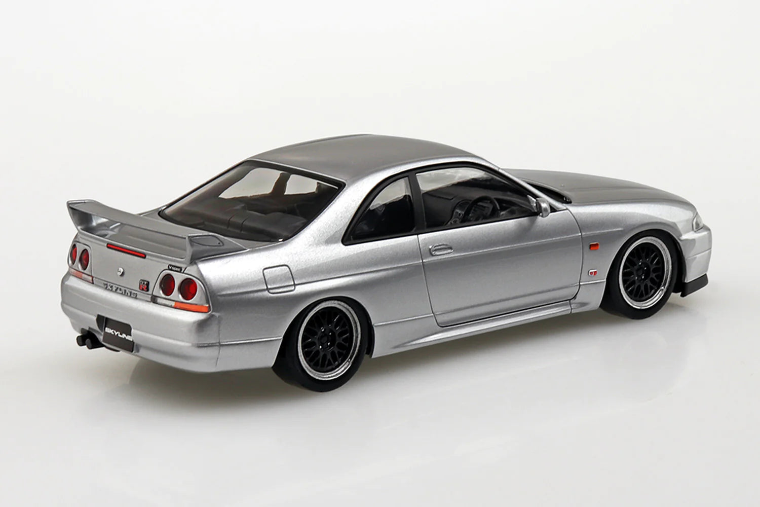 Model Car: 1/32 NISSAN R33 SKYLINE GT-R Custom Wheel (Sonic Silver)