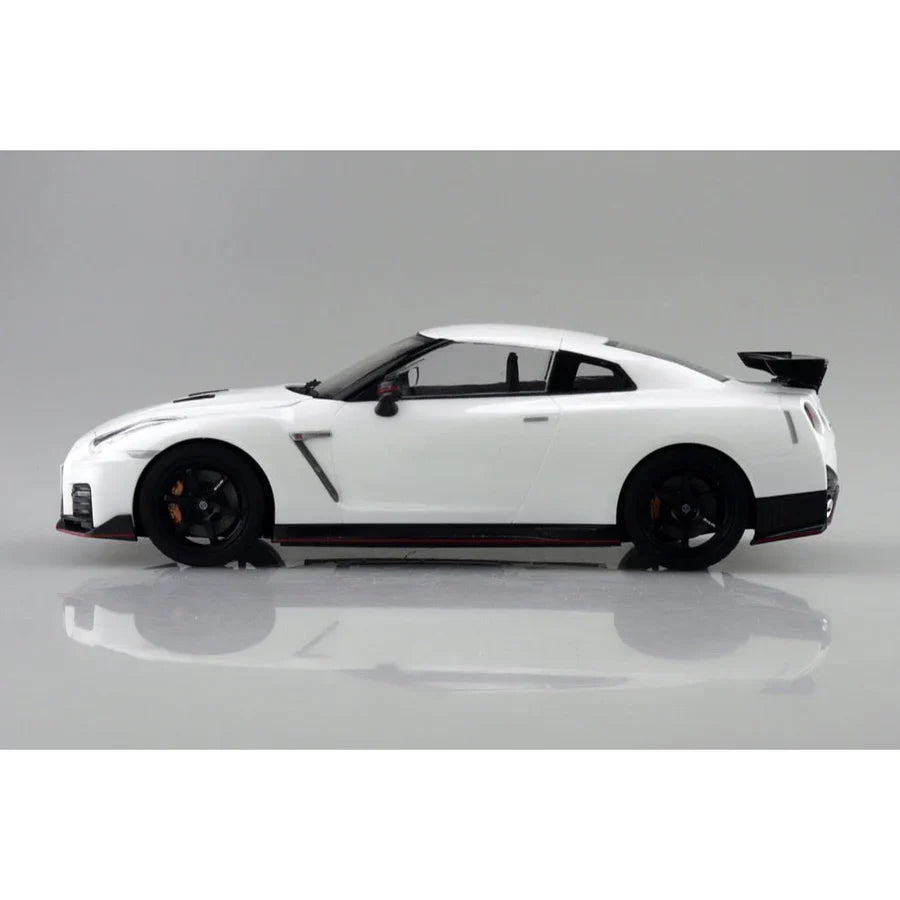 Snap: CAR MODEL KIT - 1/24 R35 Nissan GT-R Nismo 2017 Brilliant White ...