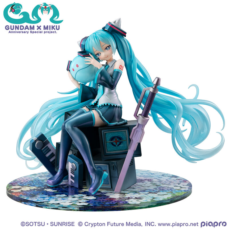 PRE ORDER Hatsune Miku X Gundam: 1/7 SCALE LUCREA FIGURE - Miku X 00 Gundam