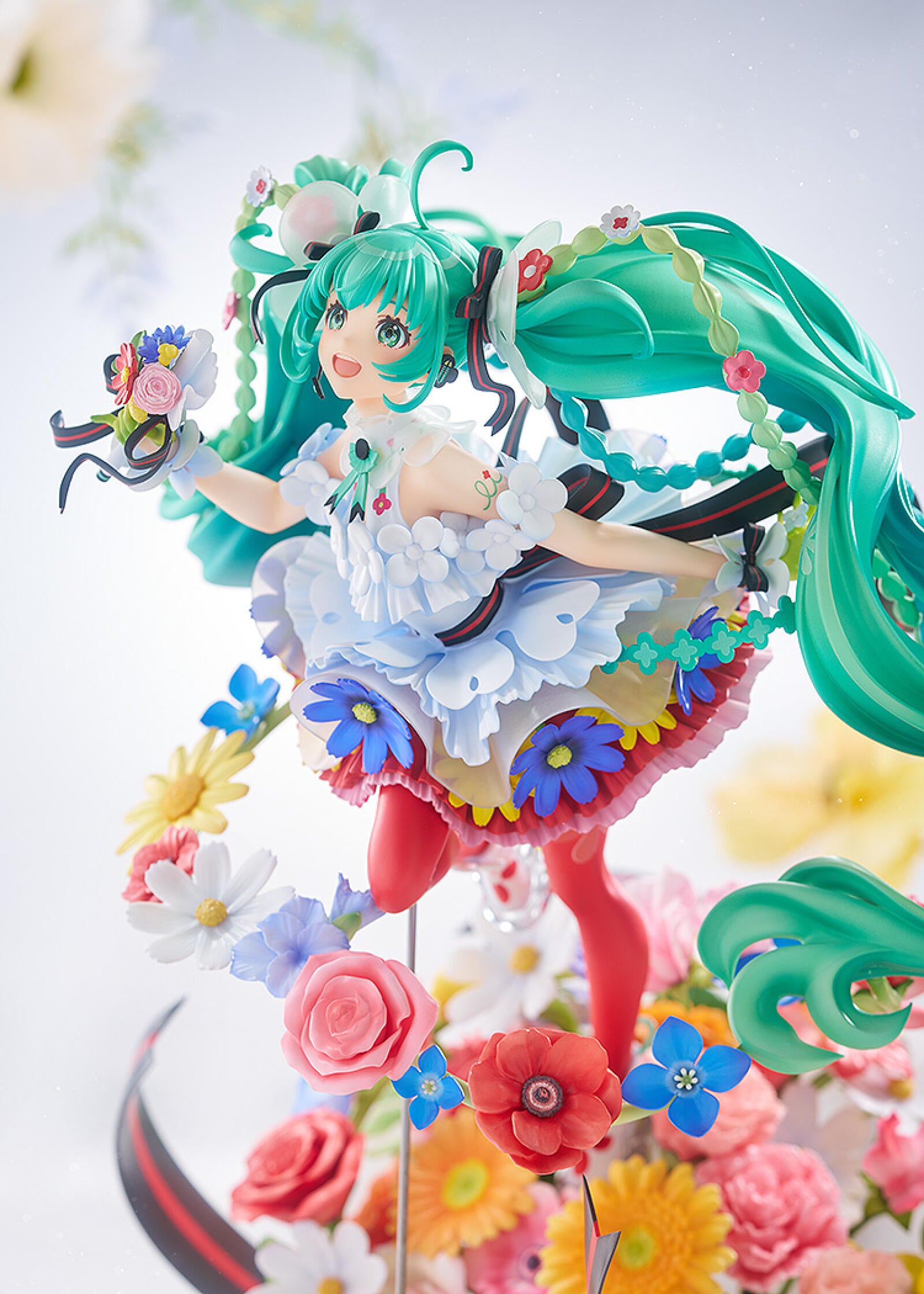 PRE ORDER Hatsune Miku: 1/7 SCALE FIGURE - Miku (Japan Live Tour 2025 Blooming)