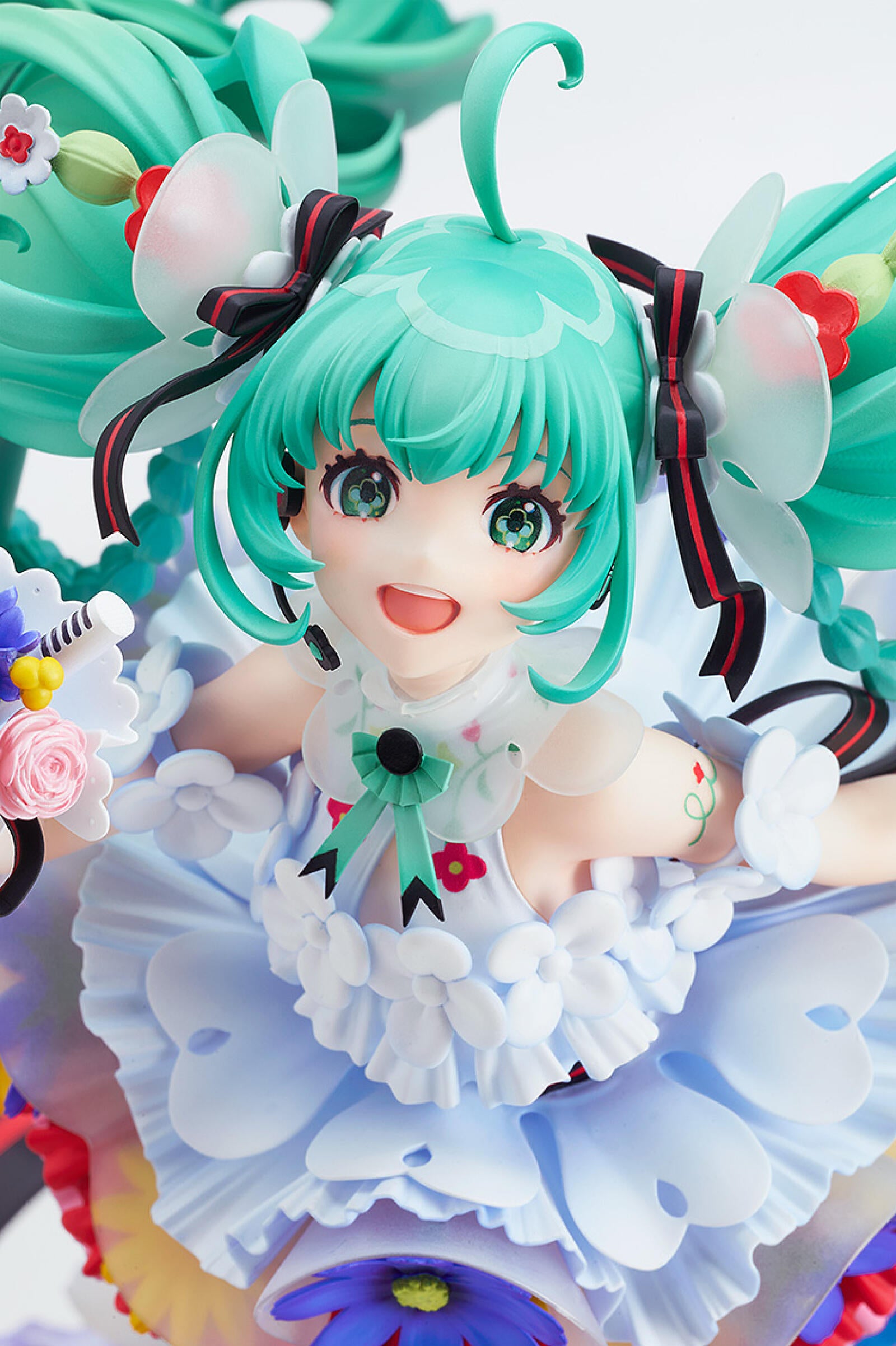 PRE ORDER Hatsune Miku: 1/7 SCALE FIGURE - Miku (Japan Live Tour 2025 Blooming)