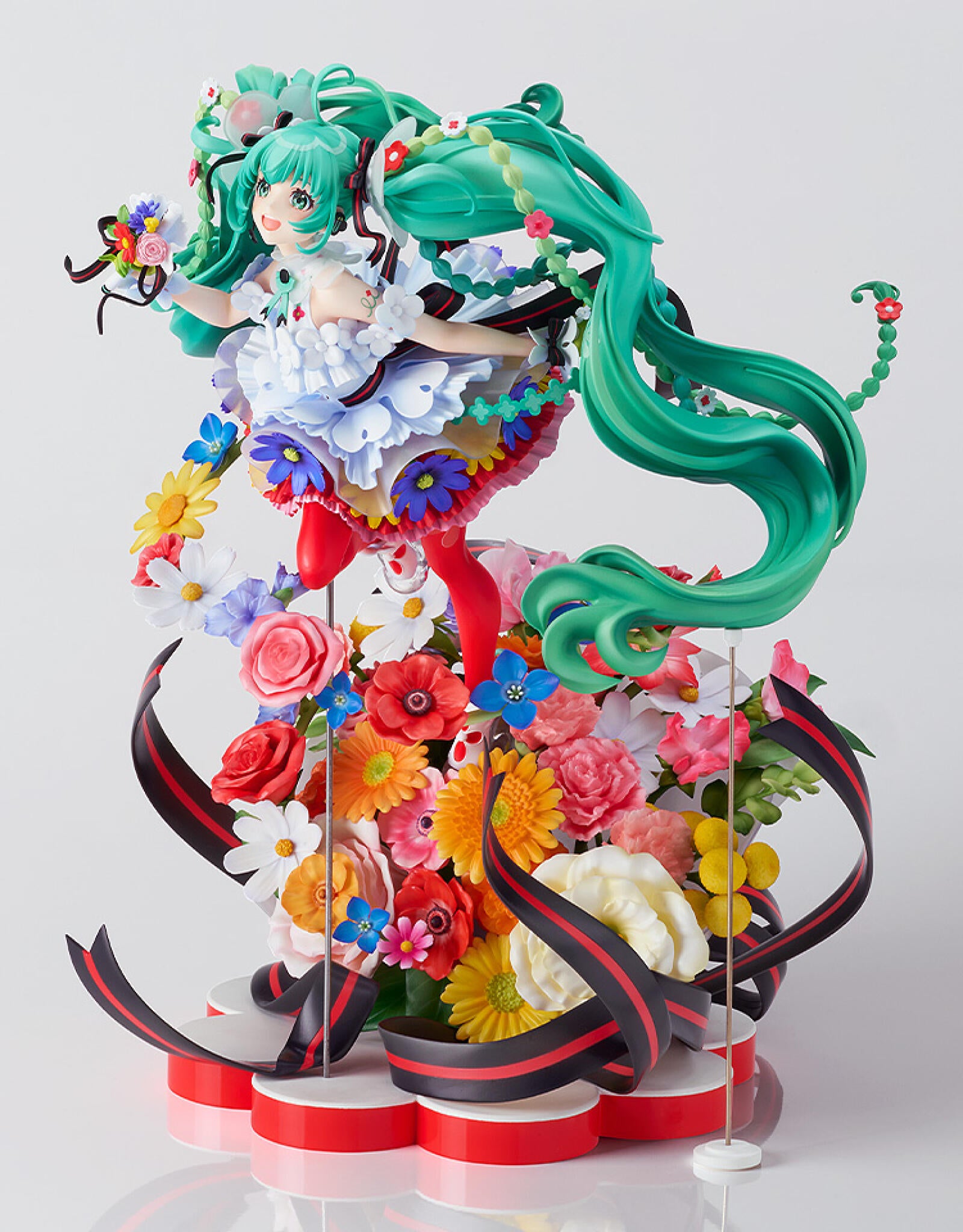 PRE ORDER Hatsune Miku: 1/7 SCALE FIGURE - Miku (Japan Live Tour 2025 Blooming)