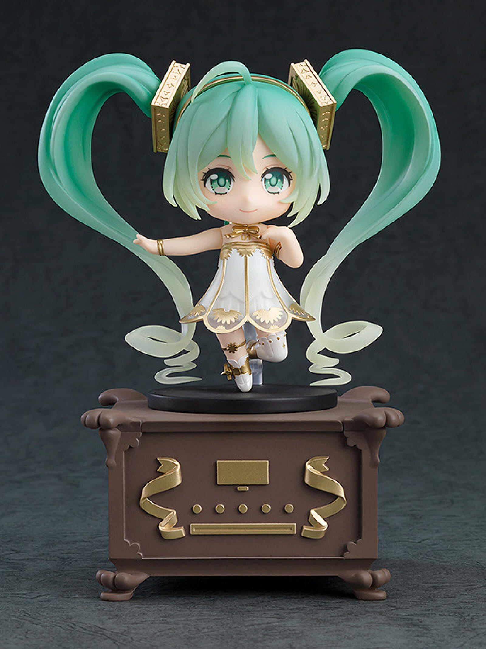 PRE ORDER Hatsune Miku: NENDOROID - Hatsune Miku (Symphony 5th Anniversary Version)