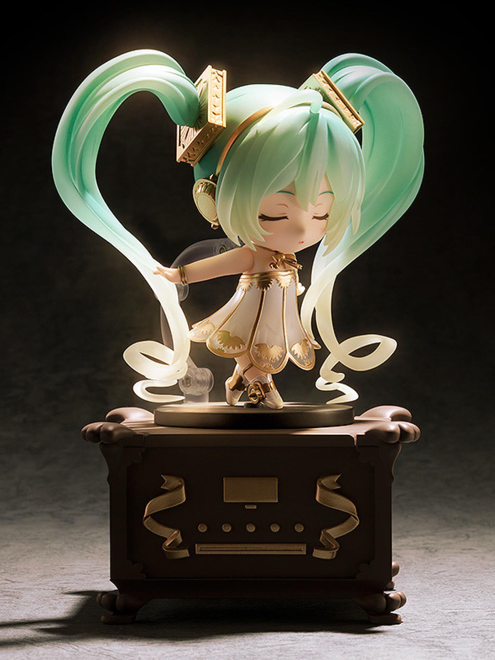 PRE ORDER Hatsune Miku: NENDOROID - Hatsune Miku (Symphony 5th Anniversary Version)