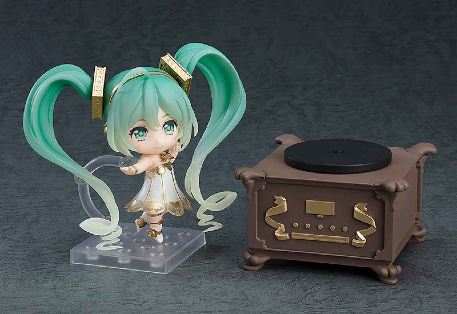 PRE ORDER Hatsune Miku: NENDOROID - Hatsune Miku (Symphony 5th Anniversary Version)