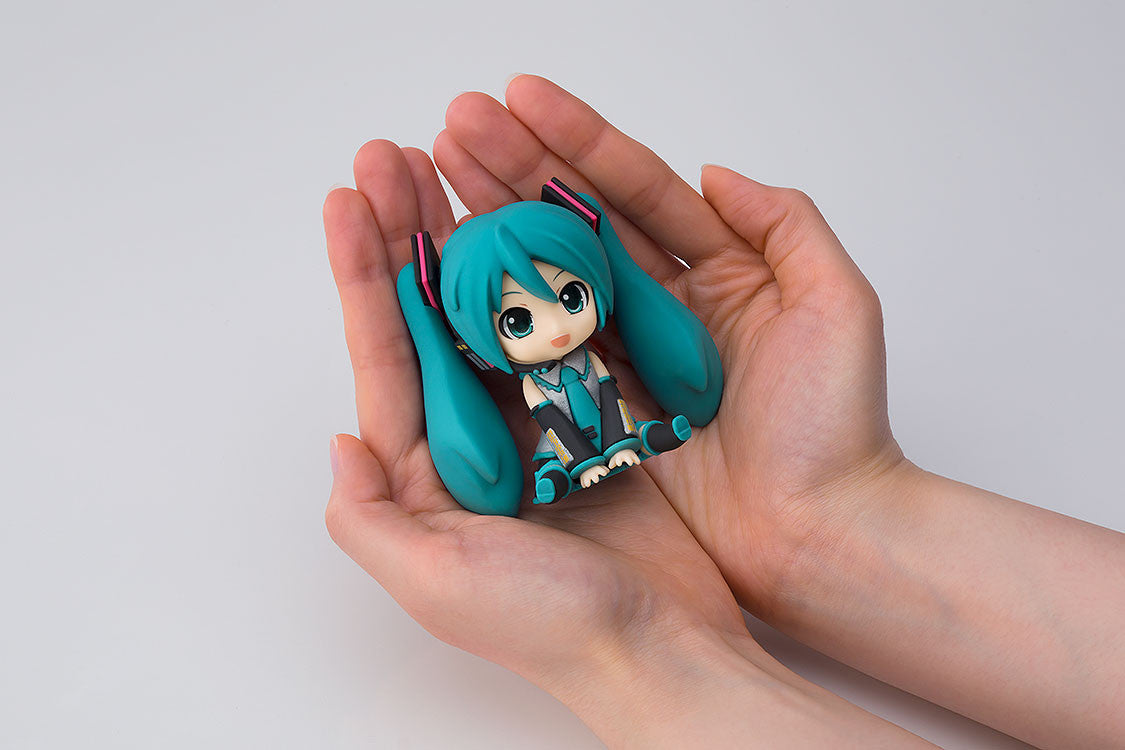 PRE ORDER Hatsune Miku: NENDOROID PLUS - Hatsune Miku Rubber Mascot