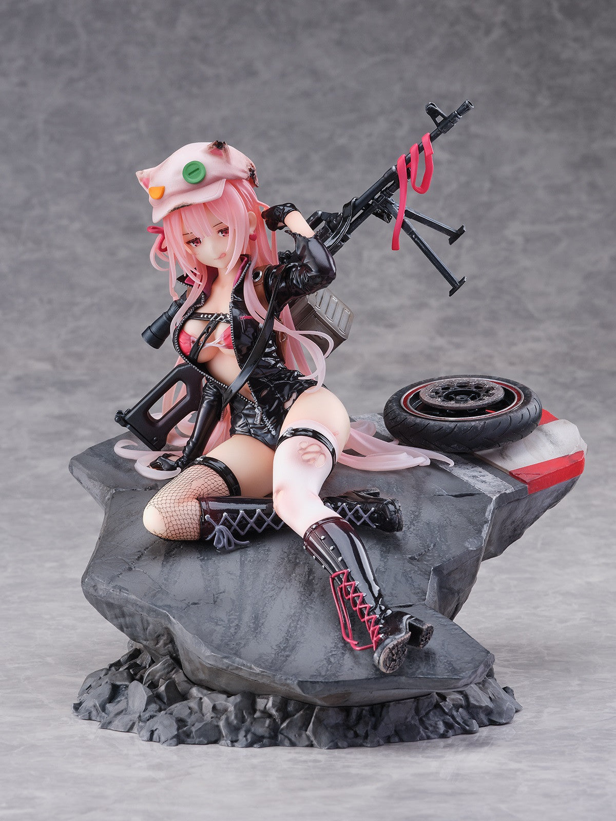 PRE ORDER Girls Frontline: 1/7 SCALE FIGURE - UKM-2000 with Lightning Speed (Heavy Damage Version)