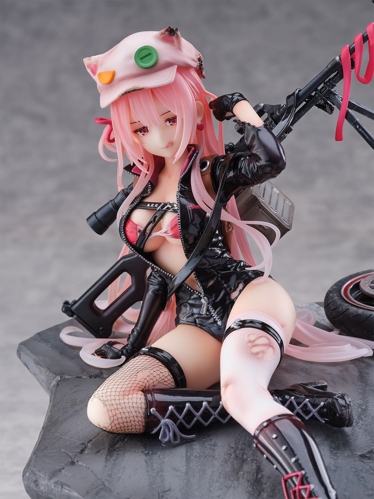 PRE ORDER Girls Frontline: 1/7 SCALE FIGURE - UKM-2000 with Lightning Speed (Heavy Damage Version)