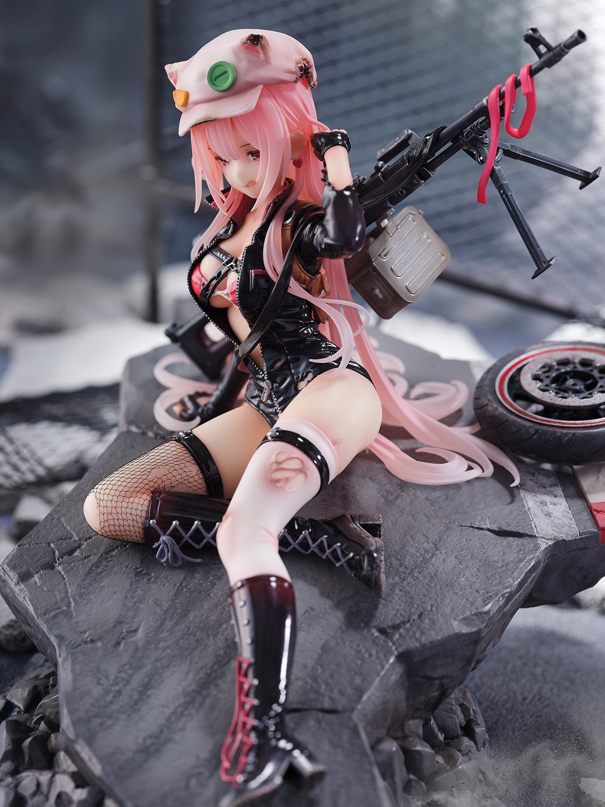 PRE ORDER Girls Frontline: 1/7 SCALE FIGURE - UKM-2000 with Lightning Speed (Heavy Damage Version)