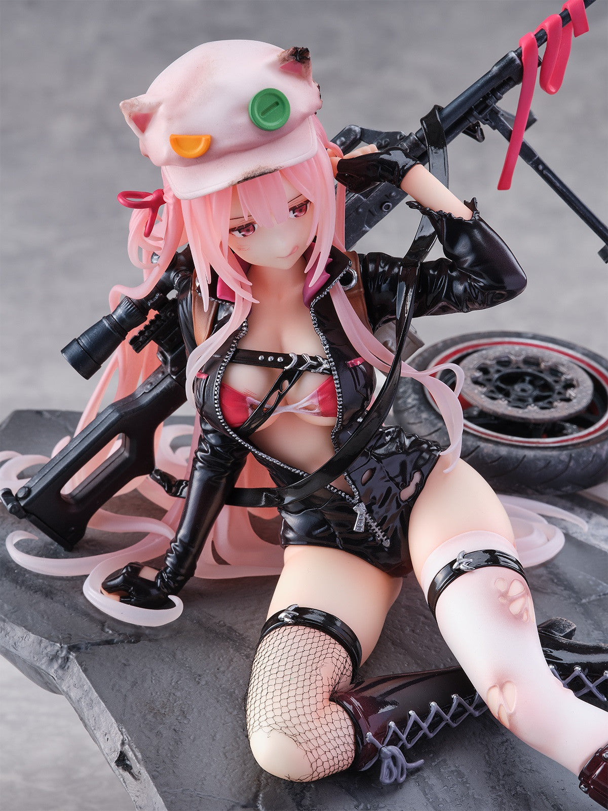 PRE ORDER Girls Frontline: 1/7 SCALE FIGURE - UKM-2000 with Lightning Speed (Heavy Damage Version)