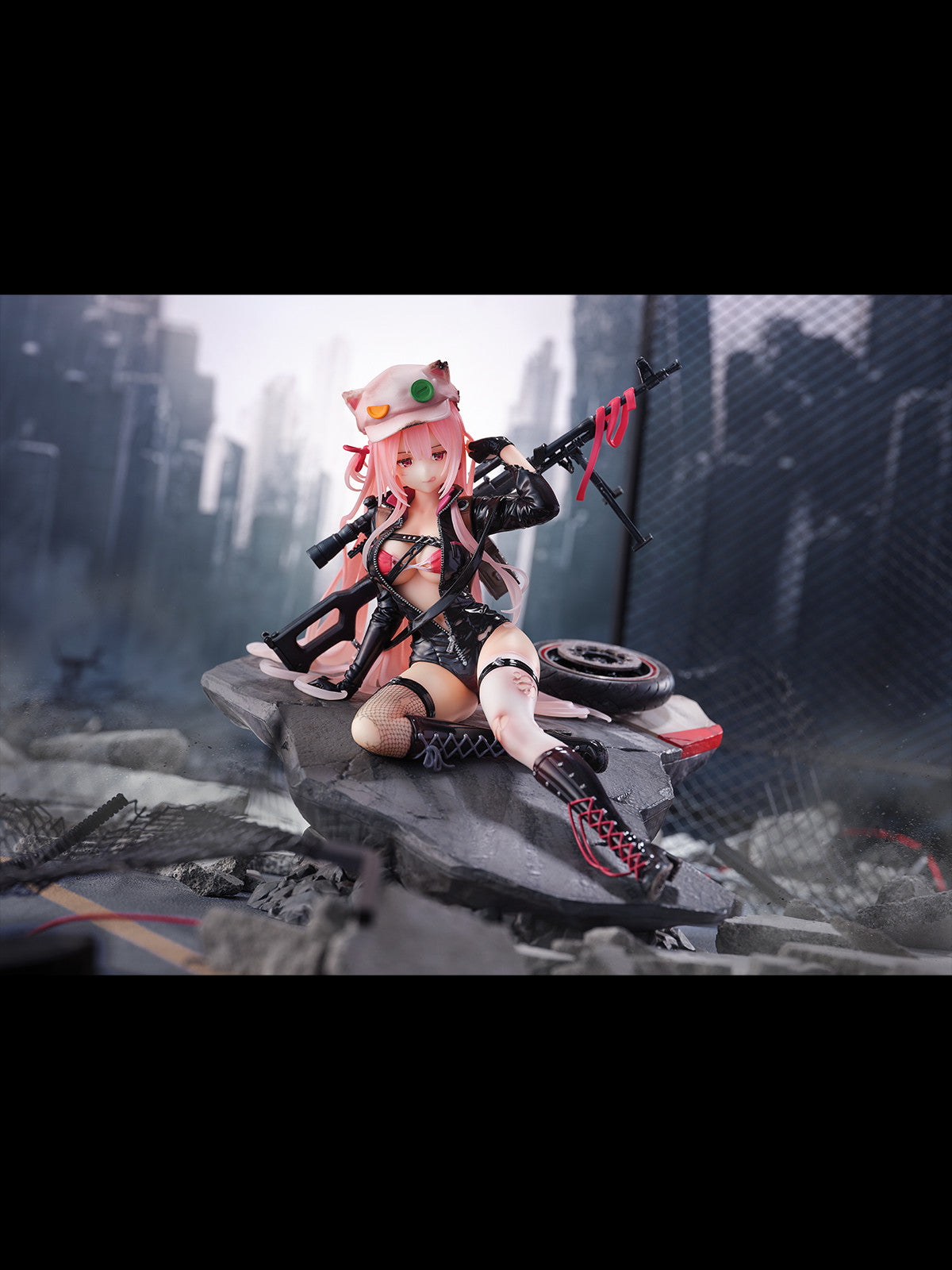 PRE ORDER Girls Frontline: 1/7 SCALE FIGURE - UKM-2000 with Lightning Speed (Heavy Damage Version)