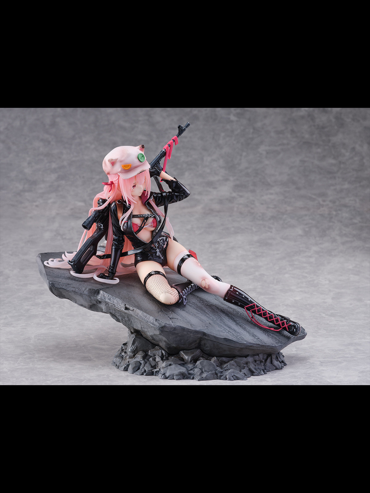 PRE ORDER Girls Frontline: 1/7 SCALE FIGURE - UKM-2000 with Lightning Speed (Heavy Damage Version)