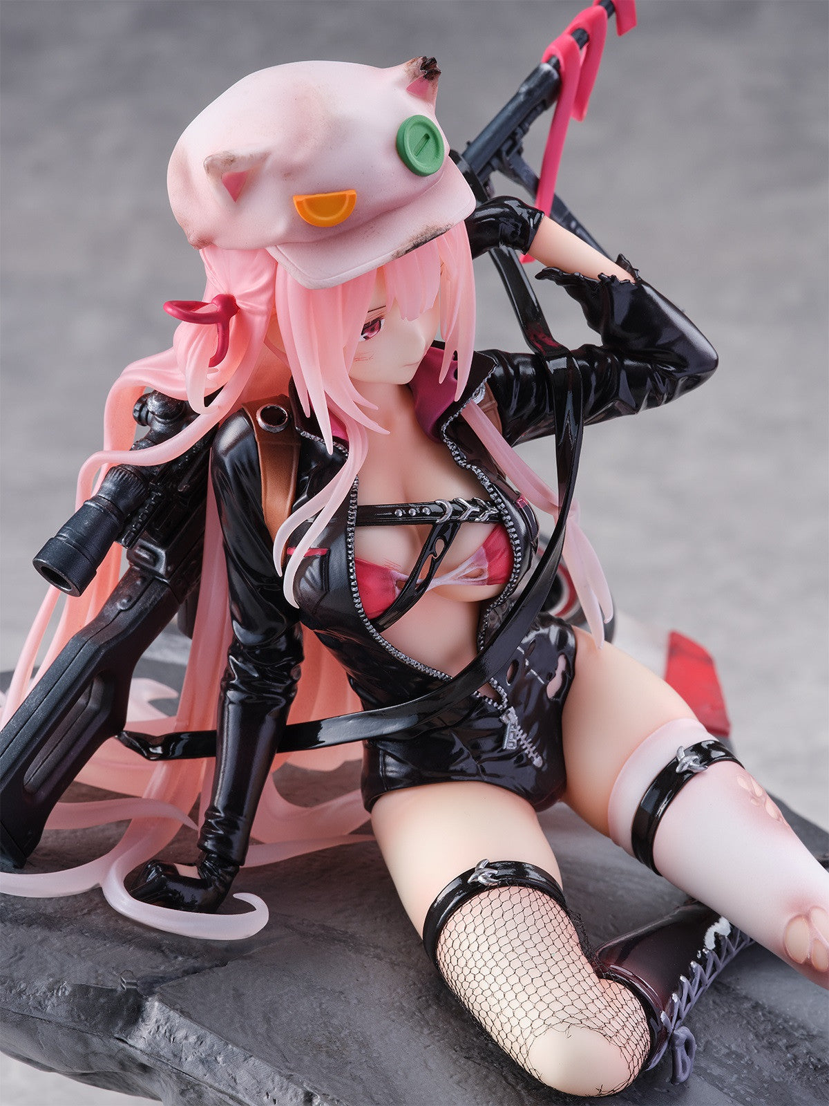 PRE ORDER Girls Frontline: 1/7 SCALE FIGURE - UKM-2000 with Lightning Speed (Heavy Damage Version)