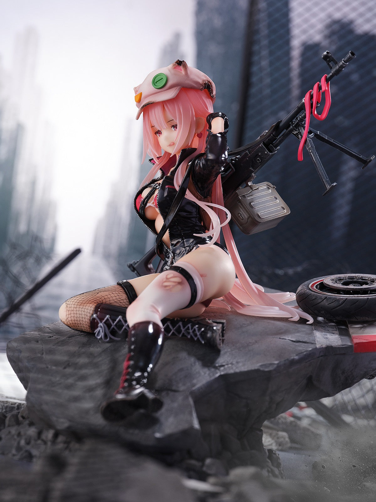 PRE ORDER Girls Frontline: 1/7 SCALE FIGURE - UKM-2000 with Lightning Speed (Heavy Damage Version)