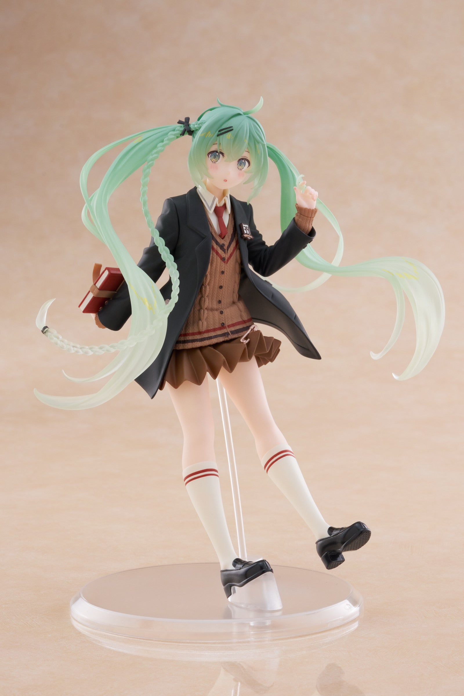 PRE ORDER Hatsune Miku: FASHION FIGURE - Miku (Preppy Version)