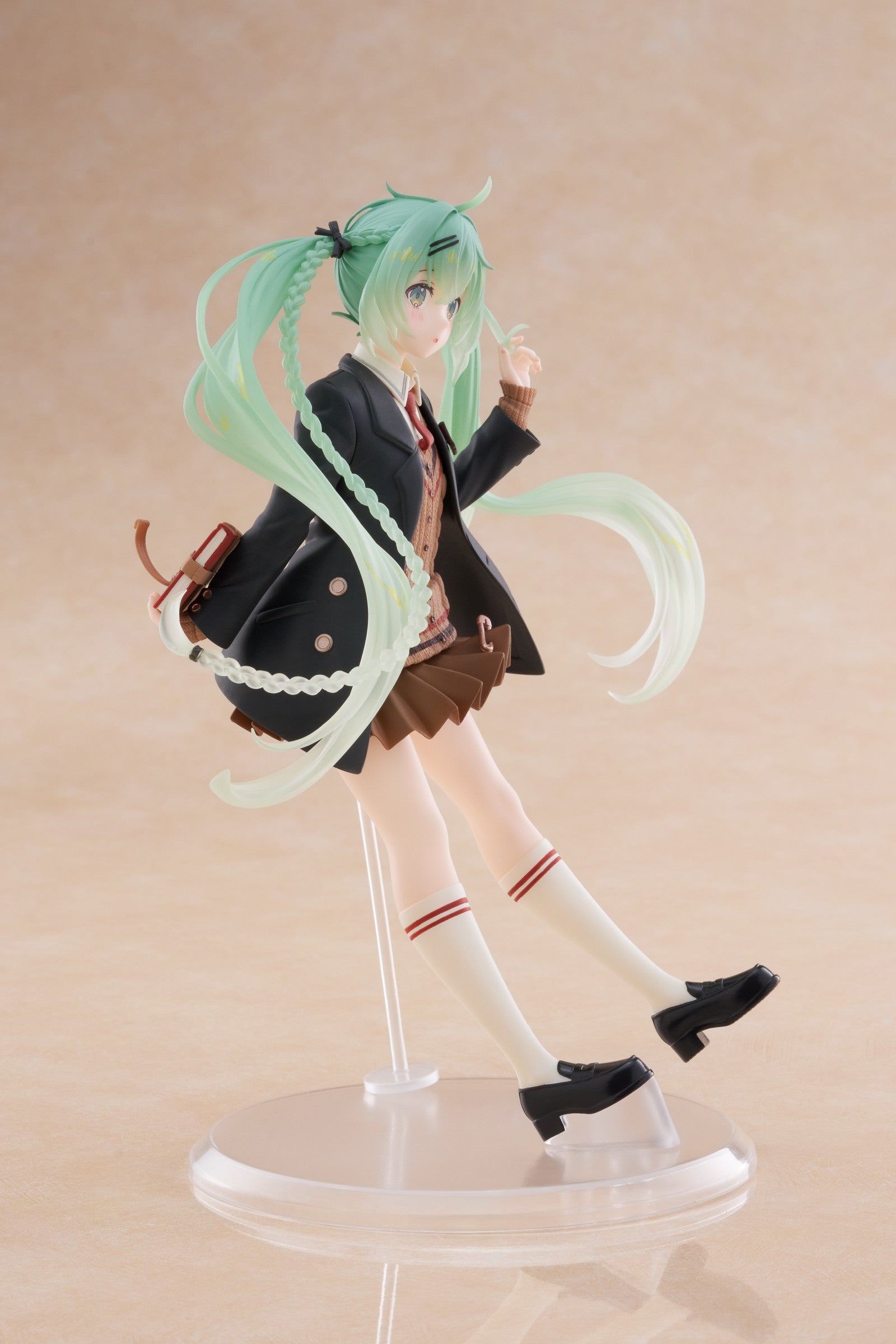 PRE ORDER Hatsune Miku: FASHION FIGURE - Miku (Preppy Version)