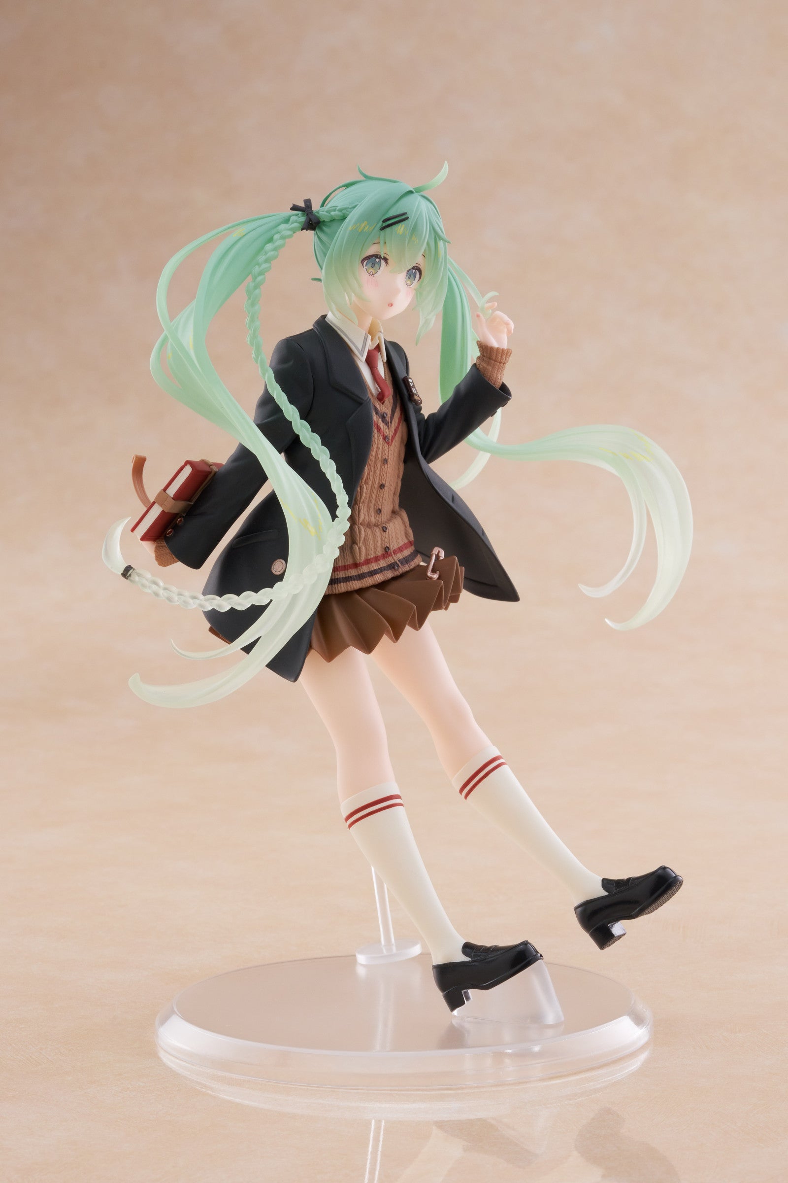 PRE ORDER Hatsune Miku: FASHION FIGURE - Miku (Preppy Version)