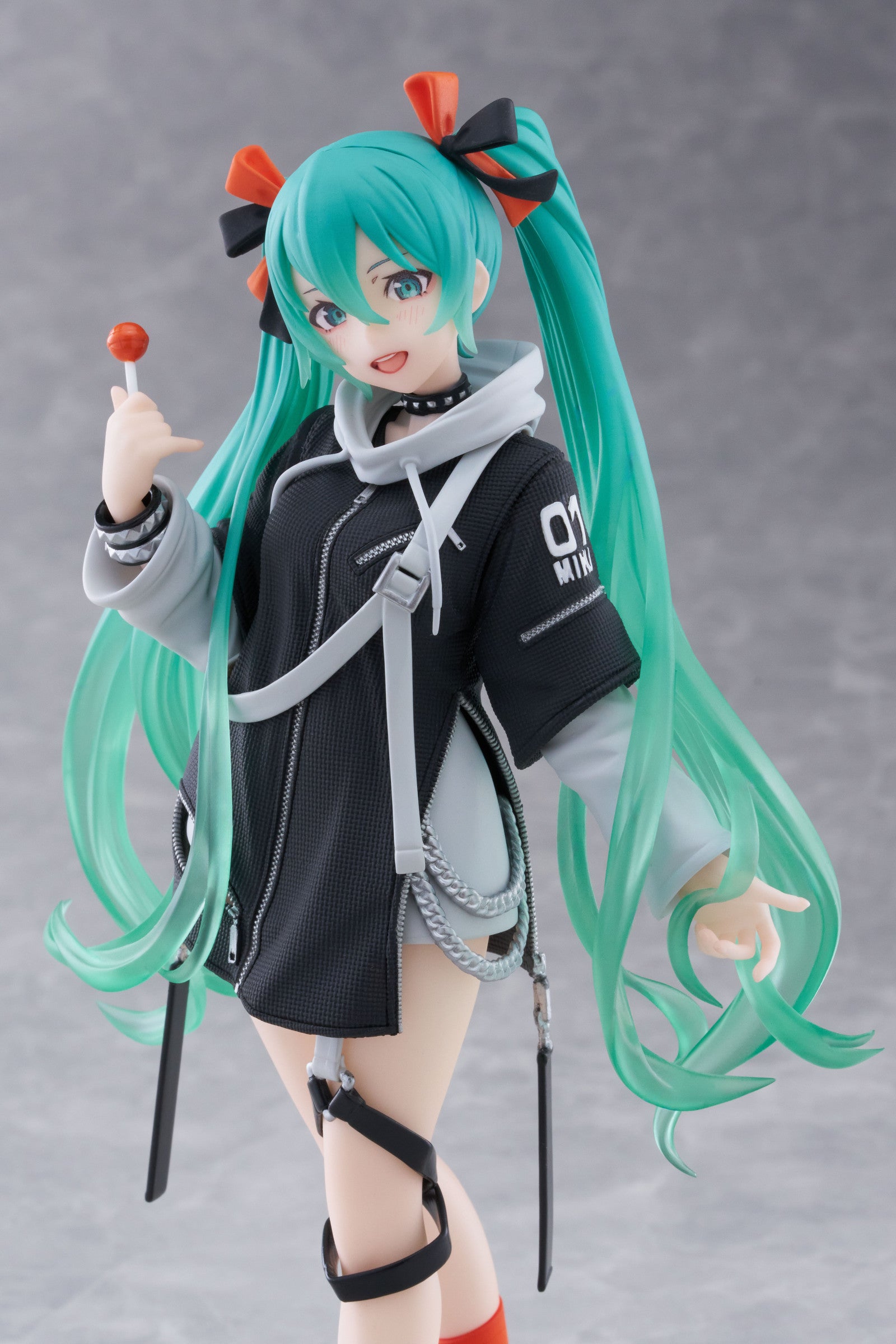 PRE ORDER Hatsune Miku: FASHION FIGURE - Punk Version