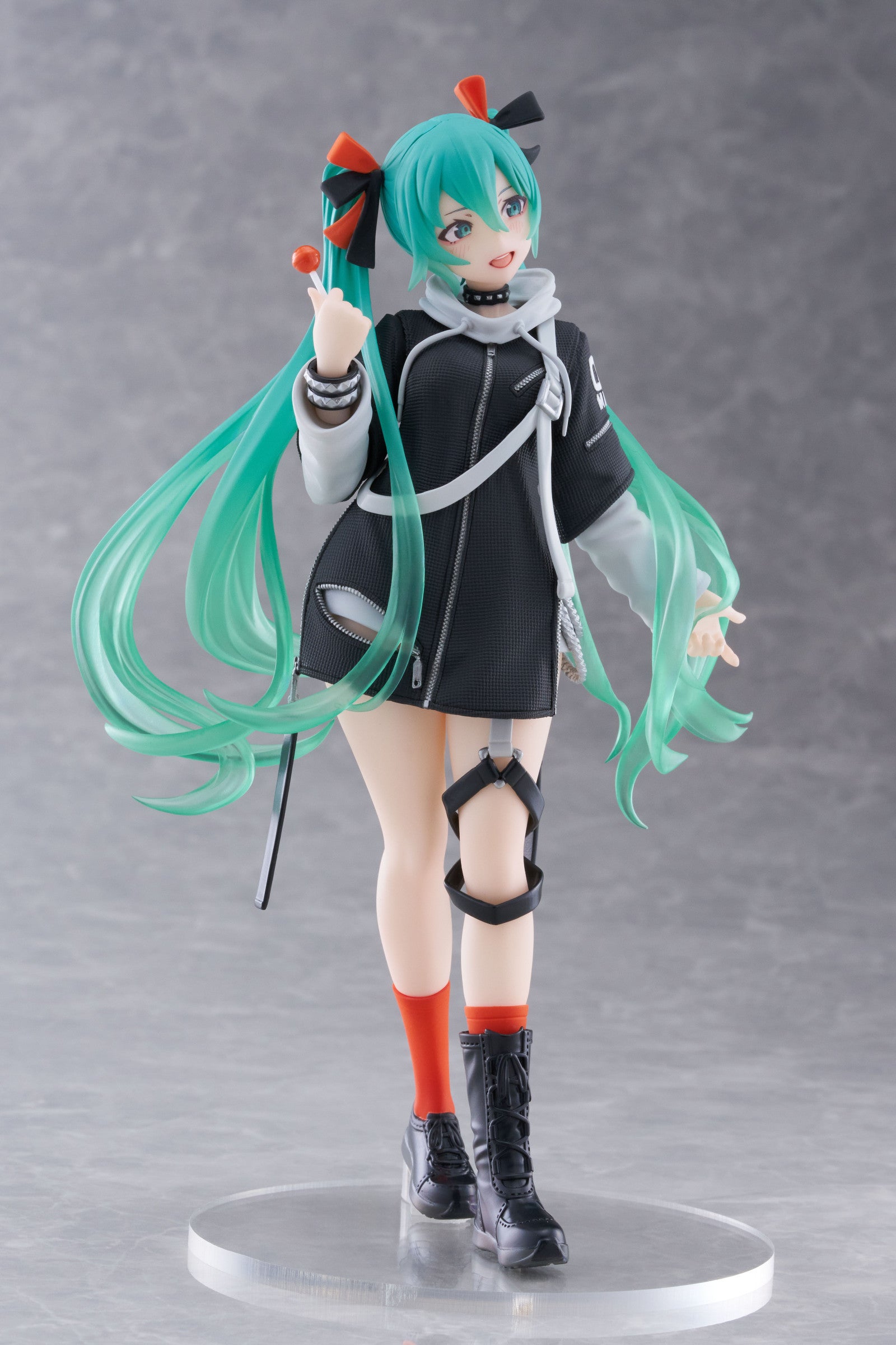 PRE ORDER Hatsune Miku: FASHION FIGURE - Punk Version