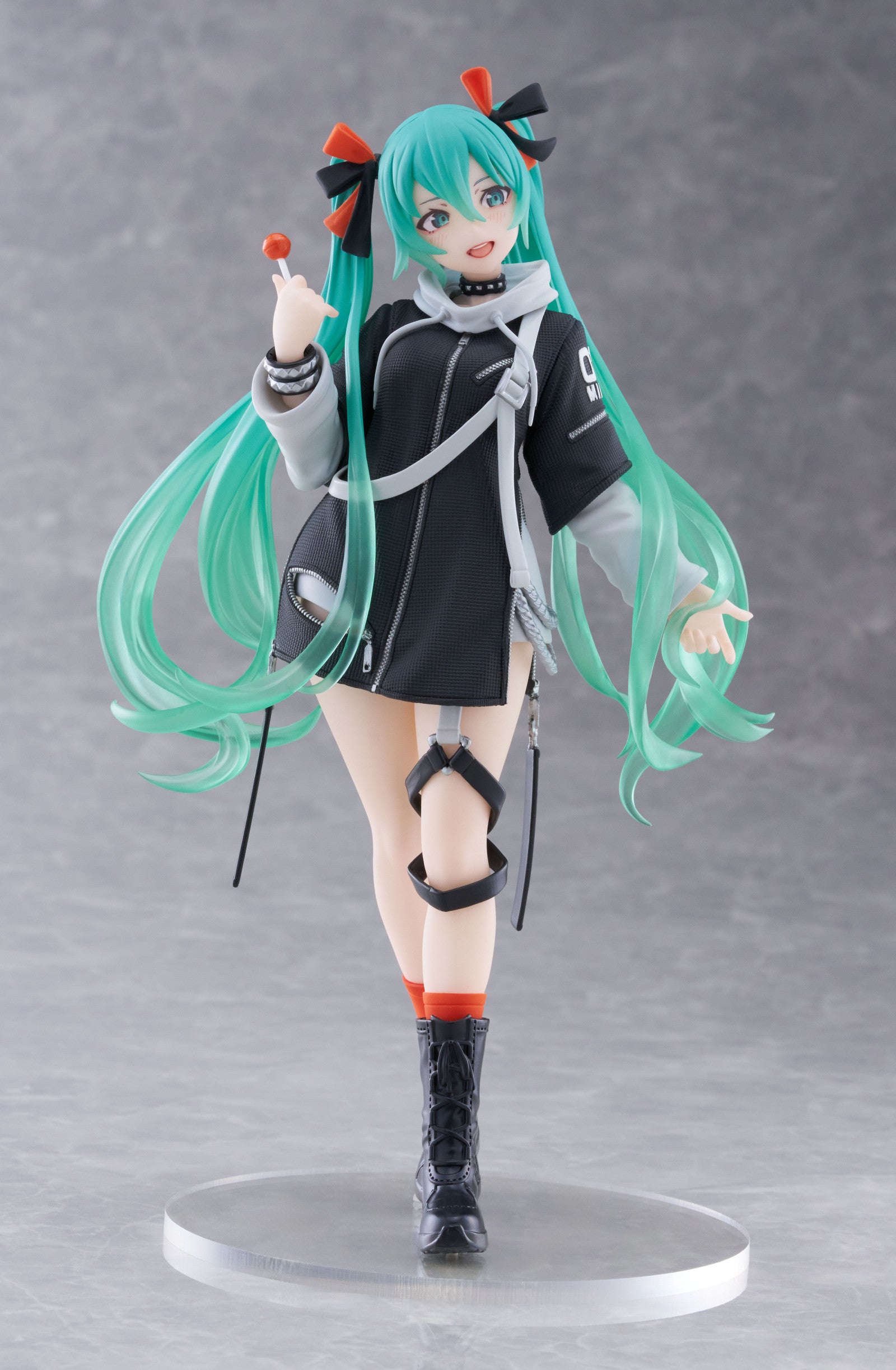 PRE ORDER Hatsune Miku: FASHION FIGURE - Punk Version