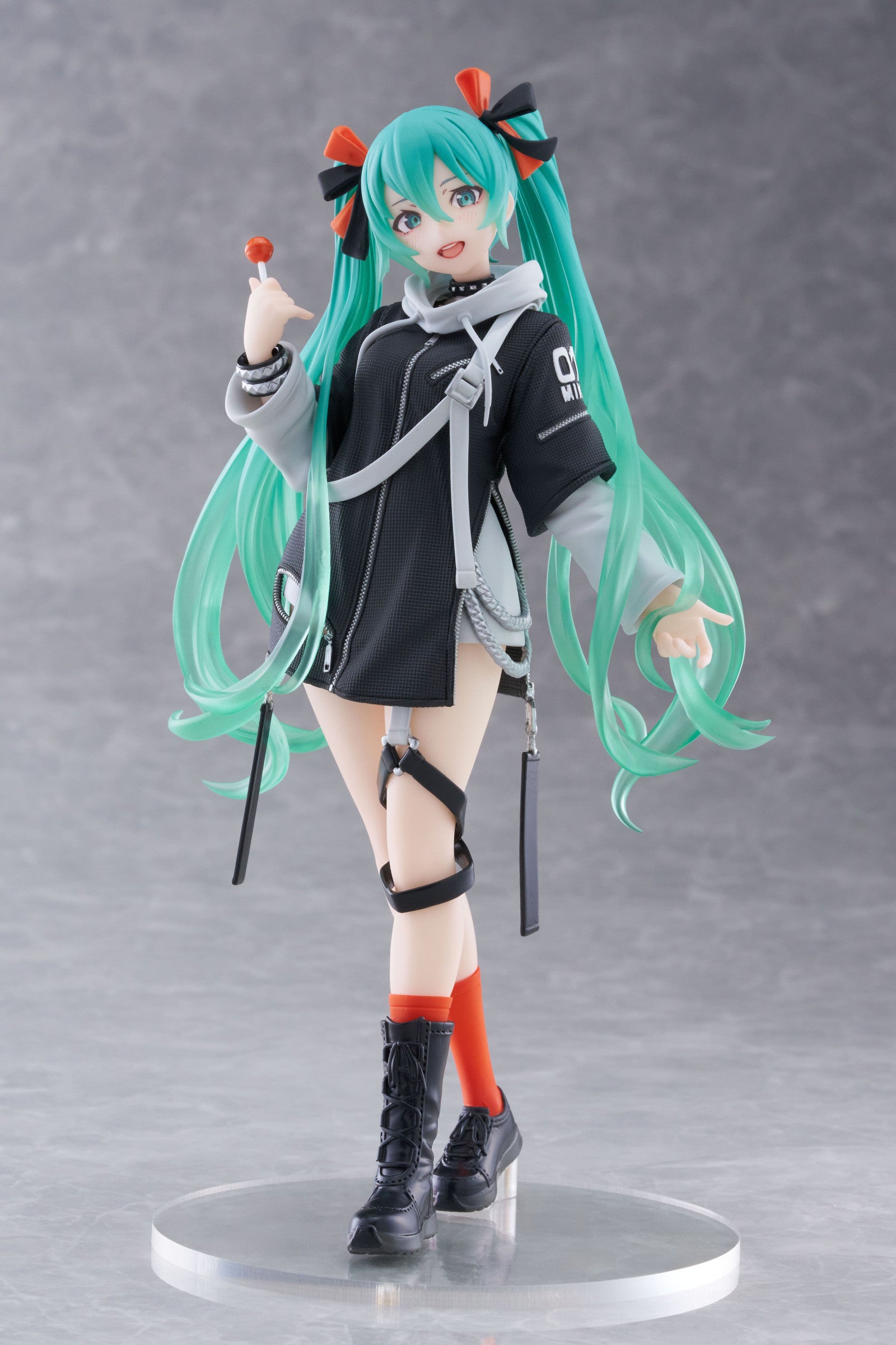 PRE ORDER Hatsune Miku: FASHION FIGURE - Punk Version