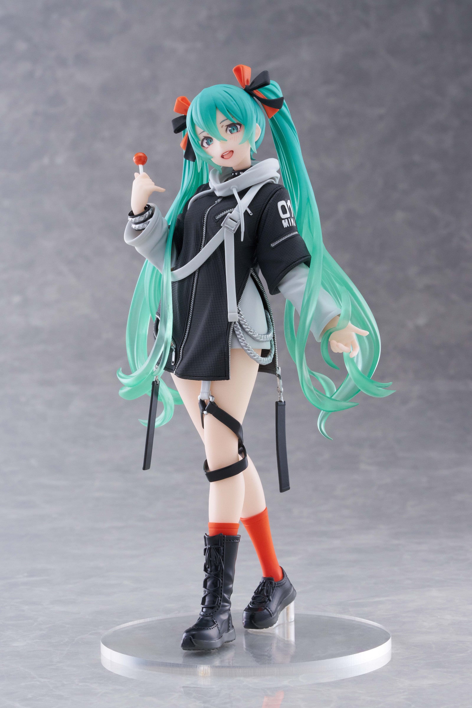 PRE ORDER Hatsune Miku: FASHION FIGURE - Punk Version