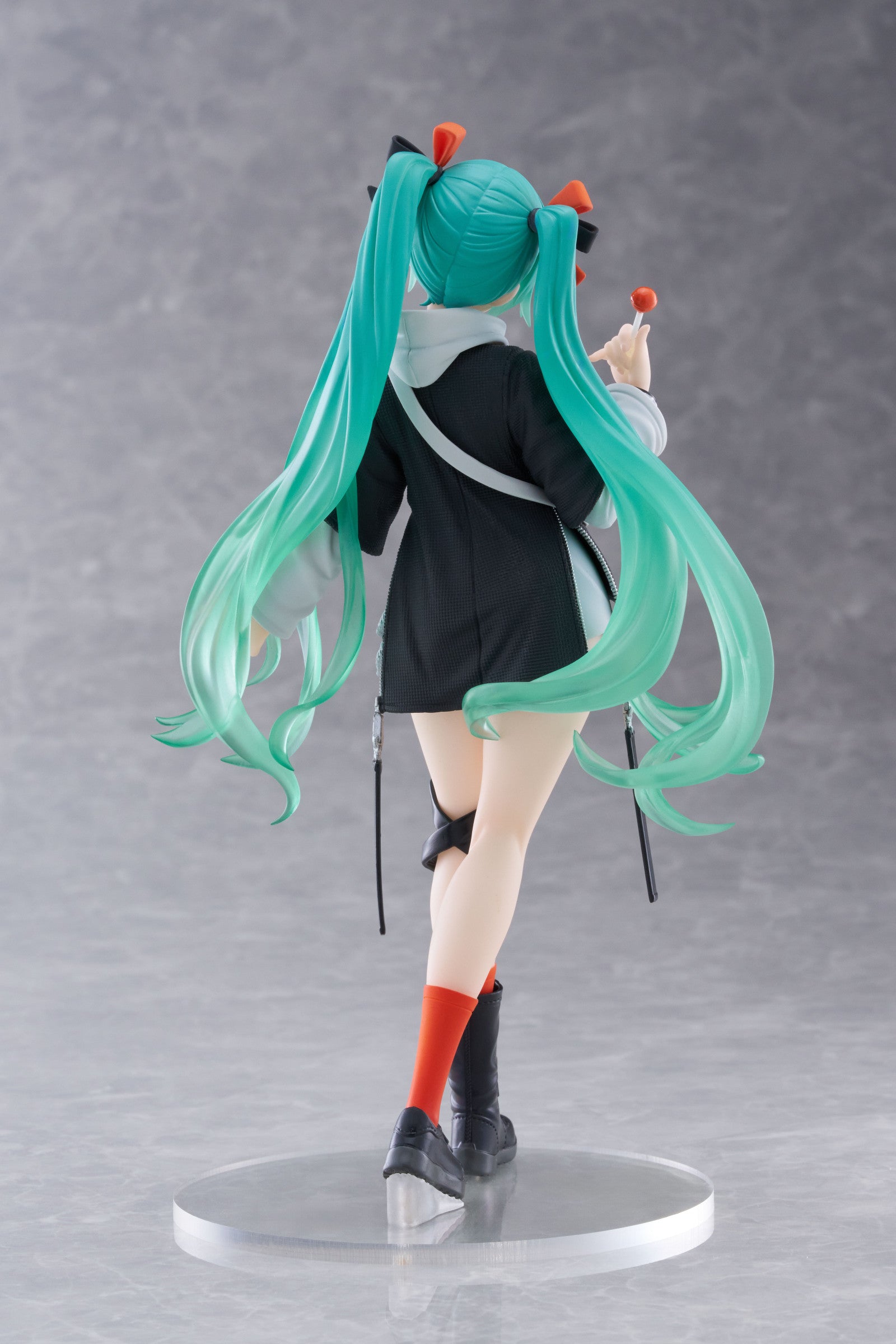 PRE ORDER Hatsune Miku: FASHION FIGURE - Punk Version