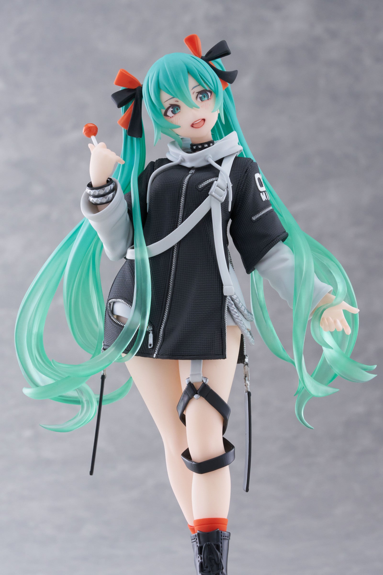 PRE ORDER Hatsune Miku: FASHION FIGURE - Punk Version