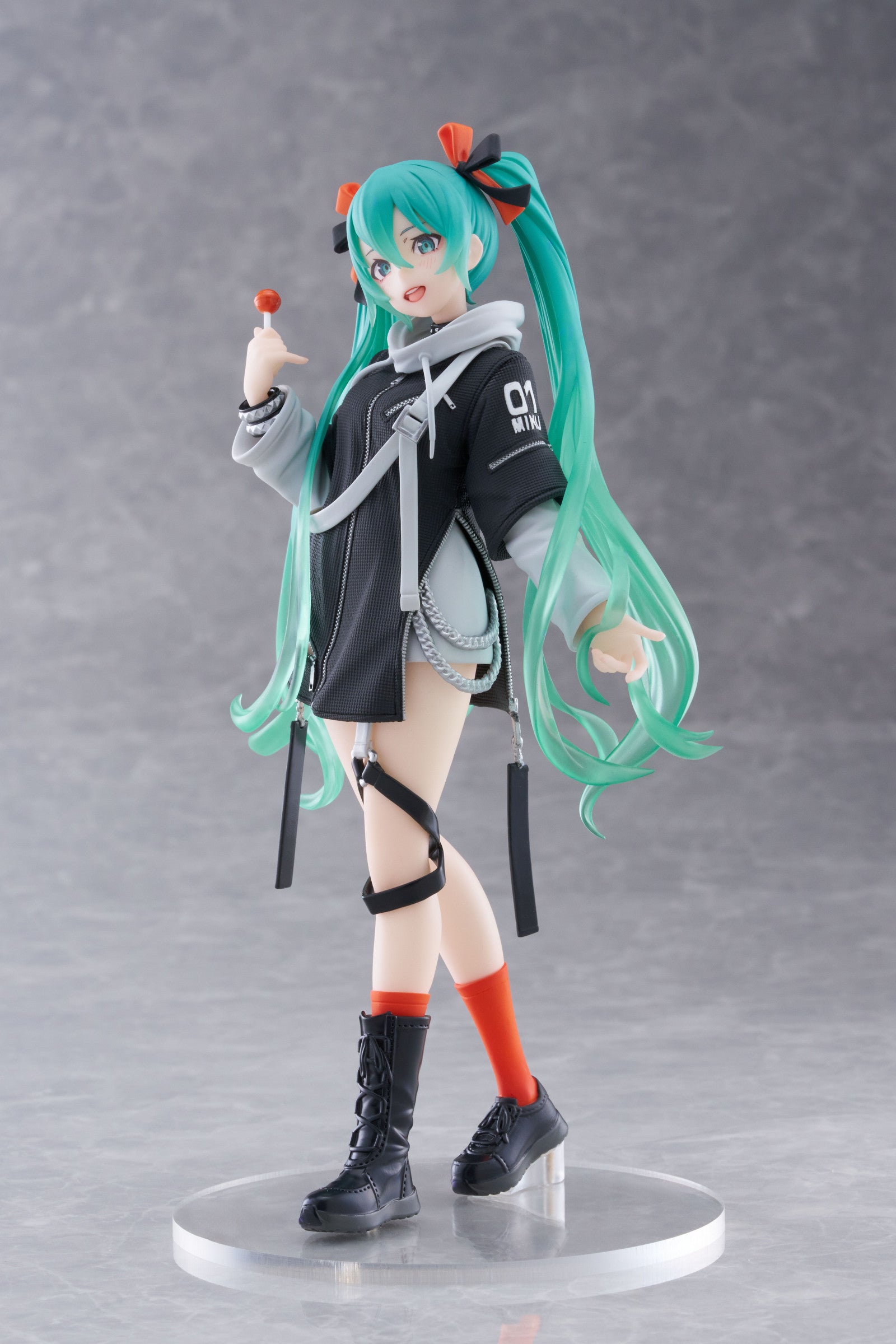 PRE ORDER Hatsune Miku: FASHION FIGURE - Punk Version