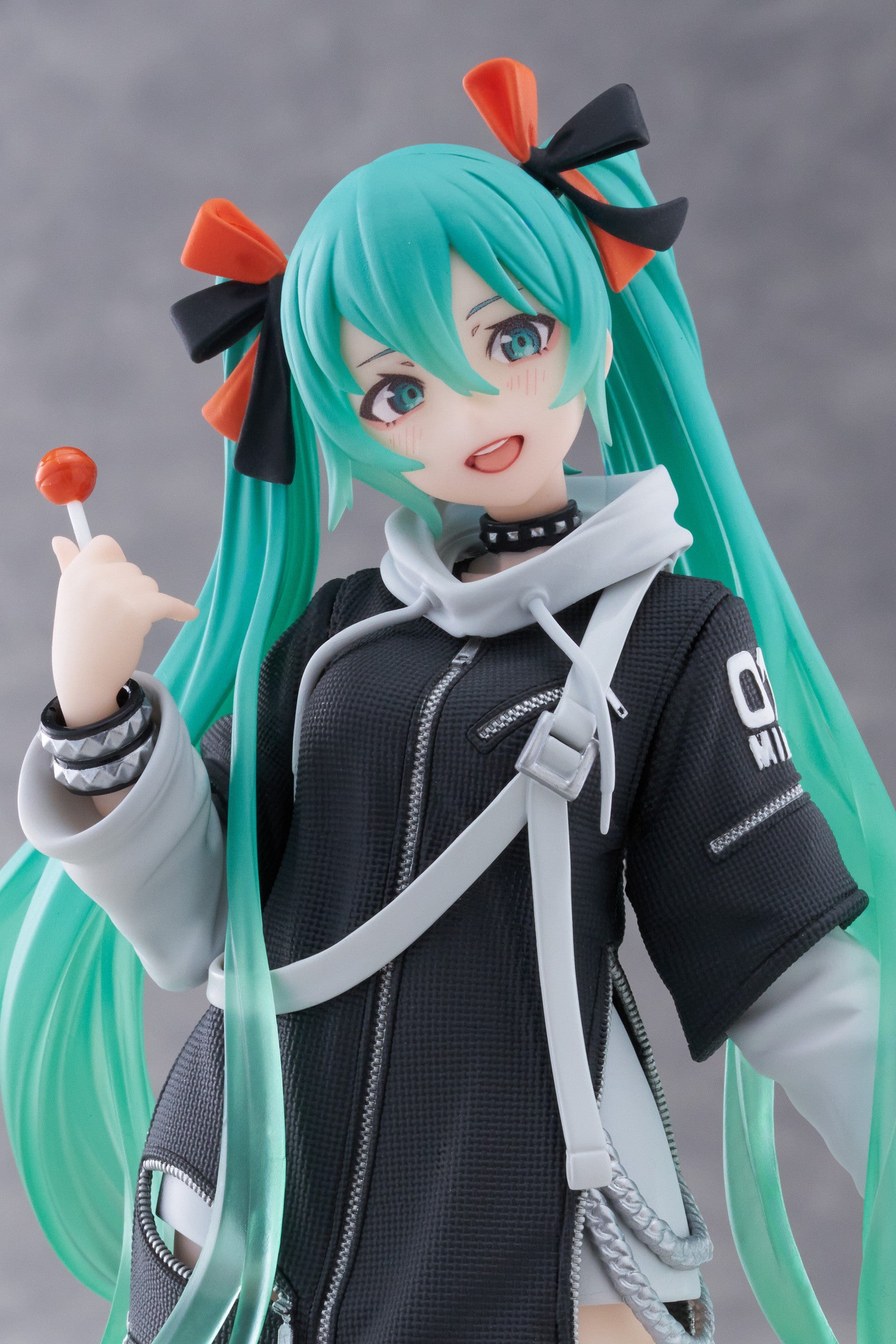 PRE ORDER Hatsune Miku: FASHION FIGURE - Punk Version