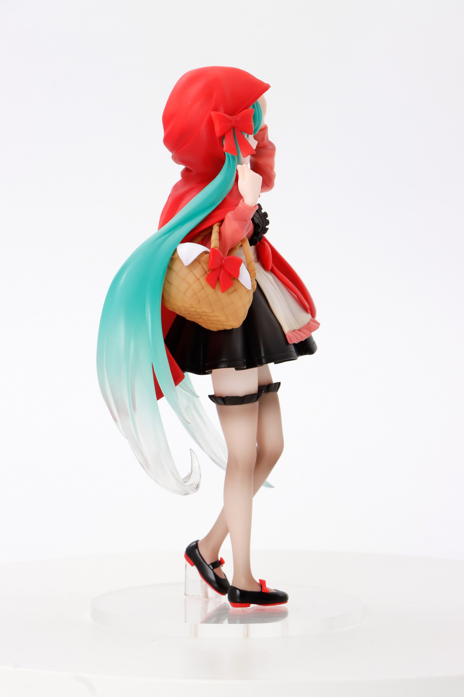 PRE ORDER Hatsune Miku: WONDERLAND FIGURE - Little Red Riding Hood