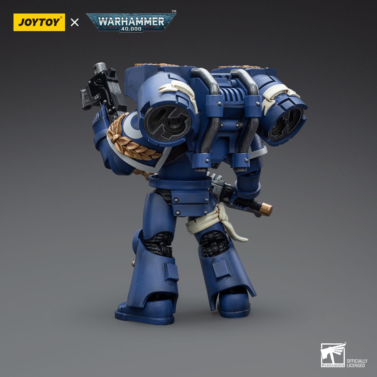 Warhammer Collectibles: 1/18 Scale Ultramarines Vanguard Veteran with Chainsword and Bolt Pistol