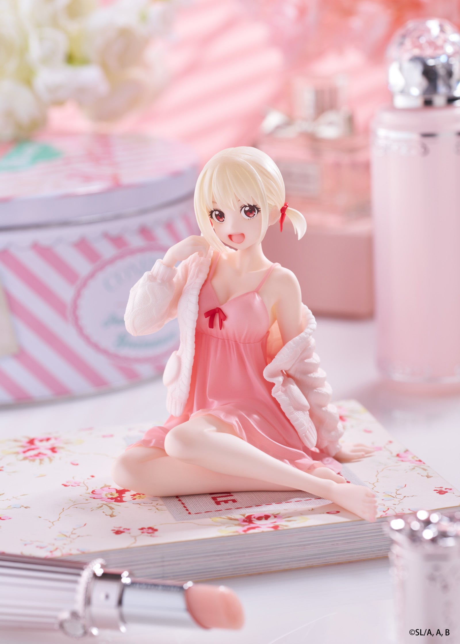 PRE ORDER Lycoris Recoil: DEKTOP CUTE FIGURE - Chisato Nishikigi (Roomwear Version)