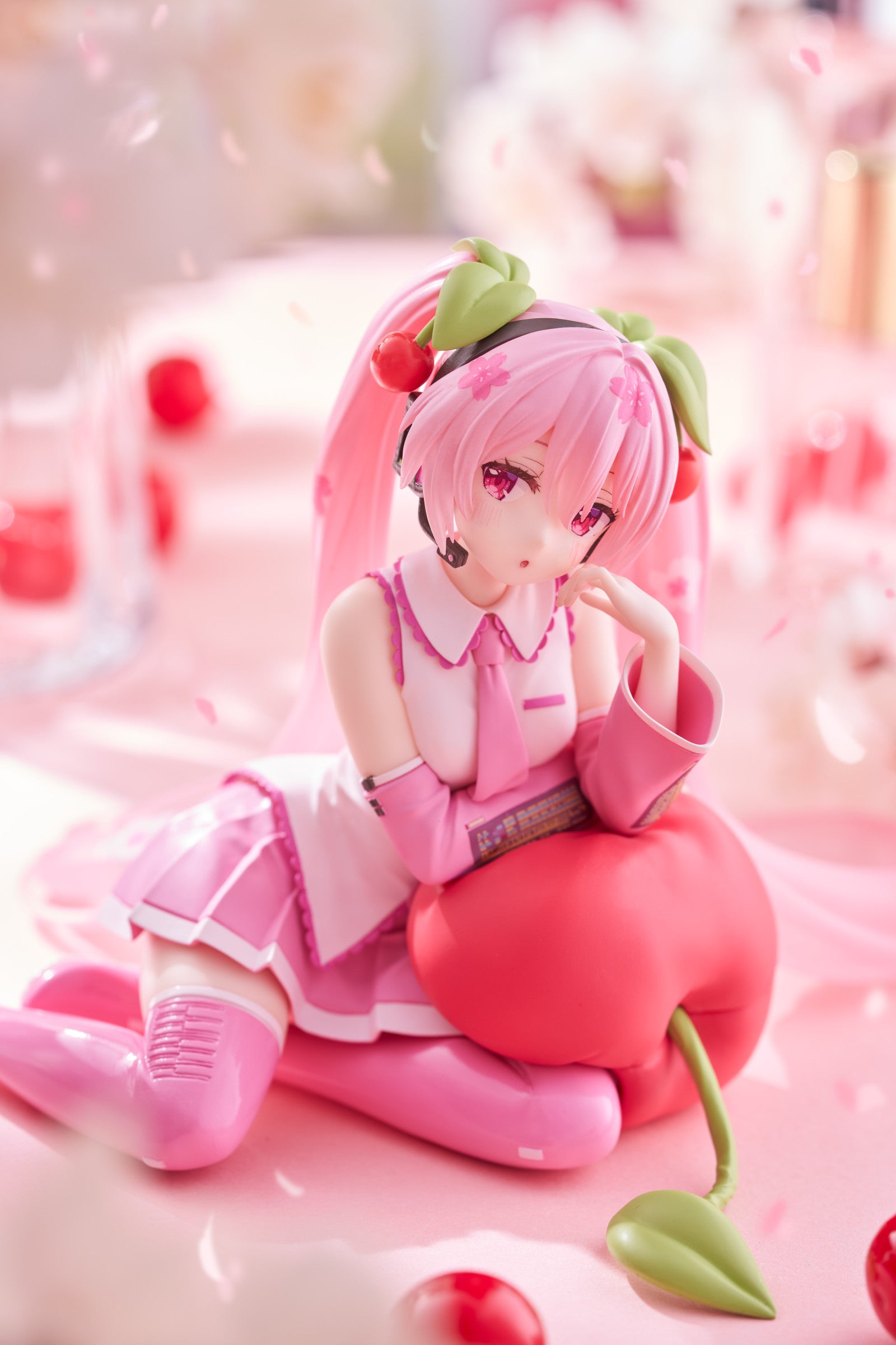 PRE ORDER Hatsune Miku: DESKTOP CUTE FIGURE - Sakura Miku (Cherry Cushion Version)