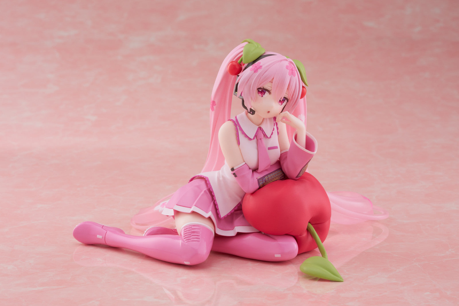 PRE ORDER Hatsune Miku: DESKTOP CUTE FIGURE - Sakura Miku (Cherry Cushion Version)