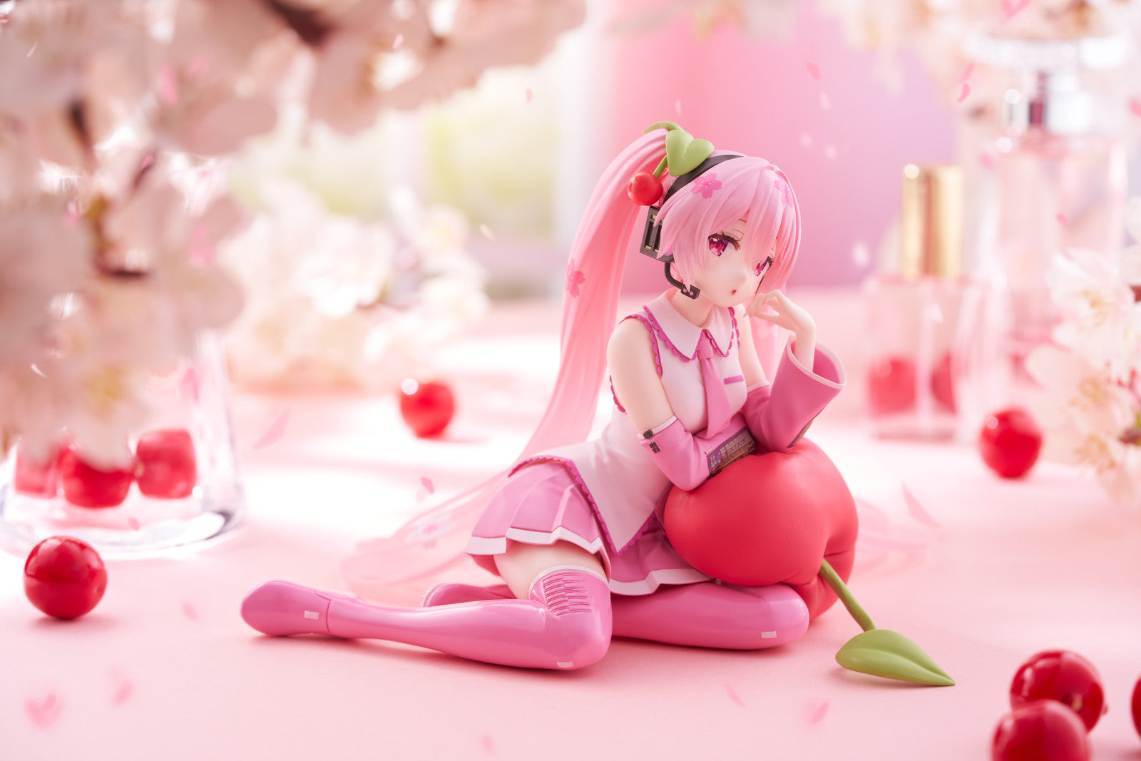 PRE ORDER Hatsune Miku: DESKTOP CUTE FIGURE - Sakura Miku (Cherry Cushion Version)