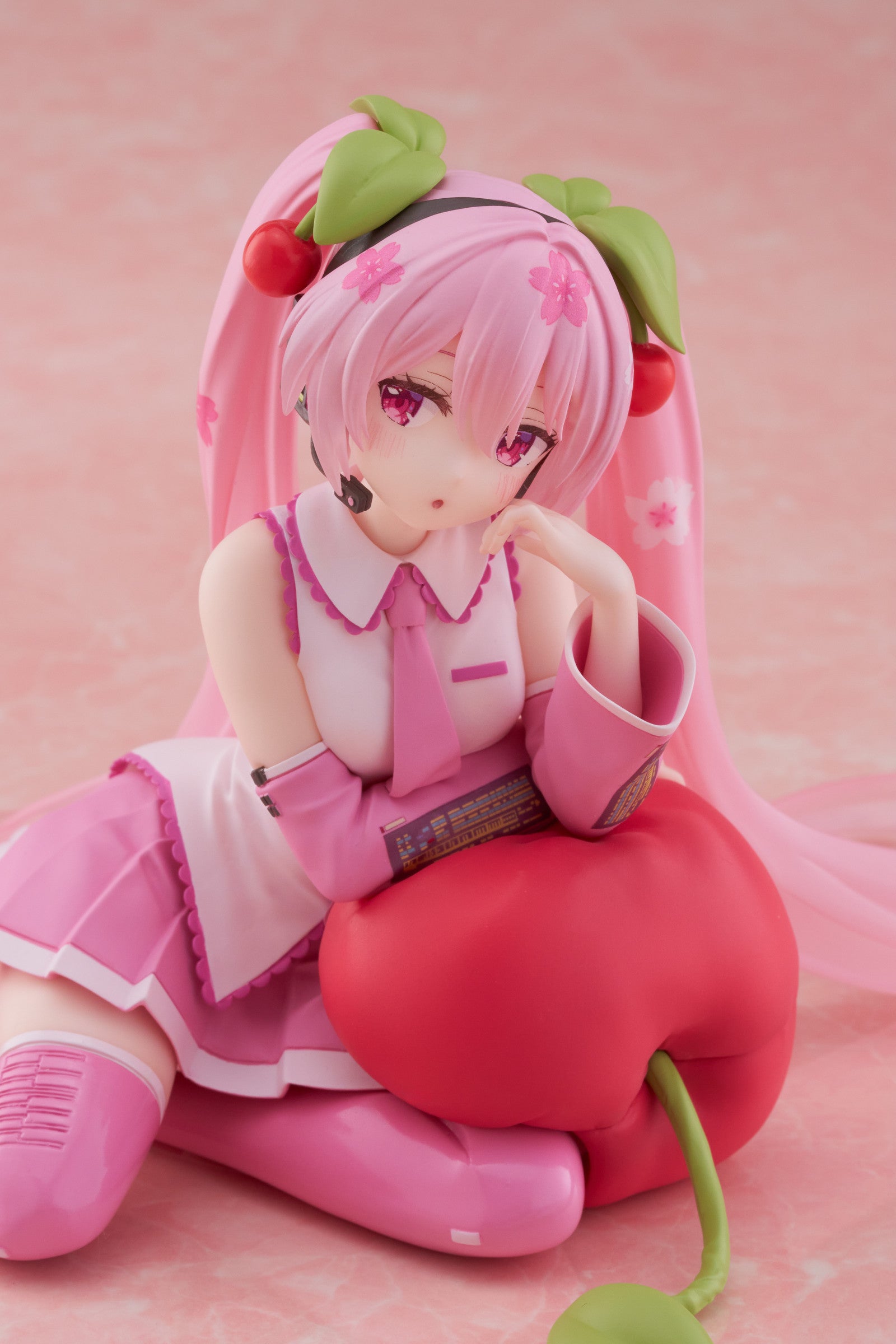 PRE ORDER Hatsune Miku: DESKTOP CUTE FIGURE - Sakura Miku (Cherry Cushion Version)