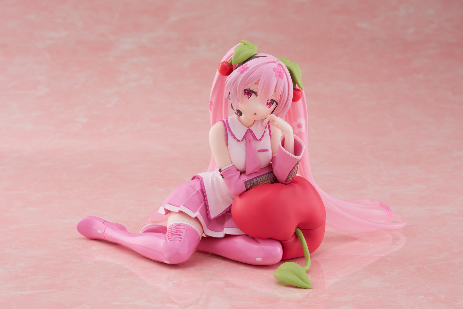 PRE ORDER Hatsune Miku: DESKTOP CUTE FIGURE - Sakura Miku (Cherry Cushion Version)