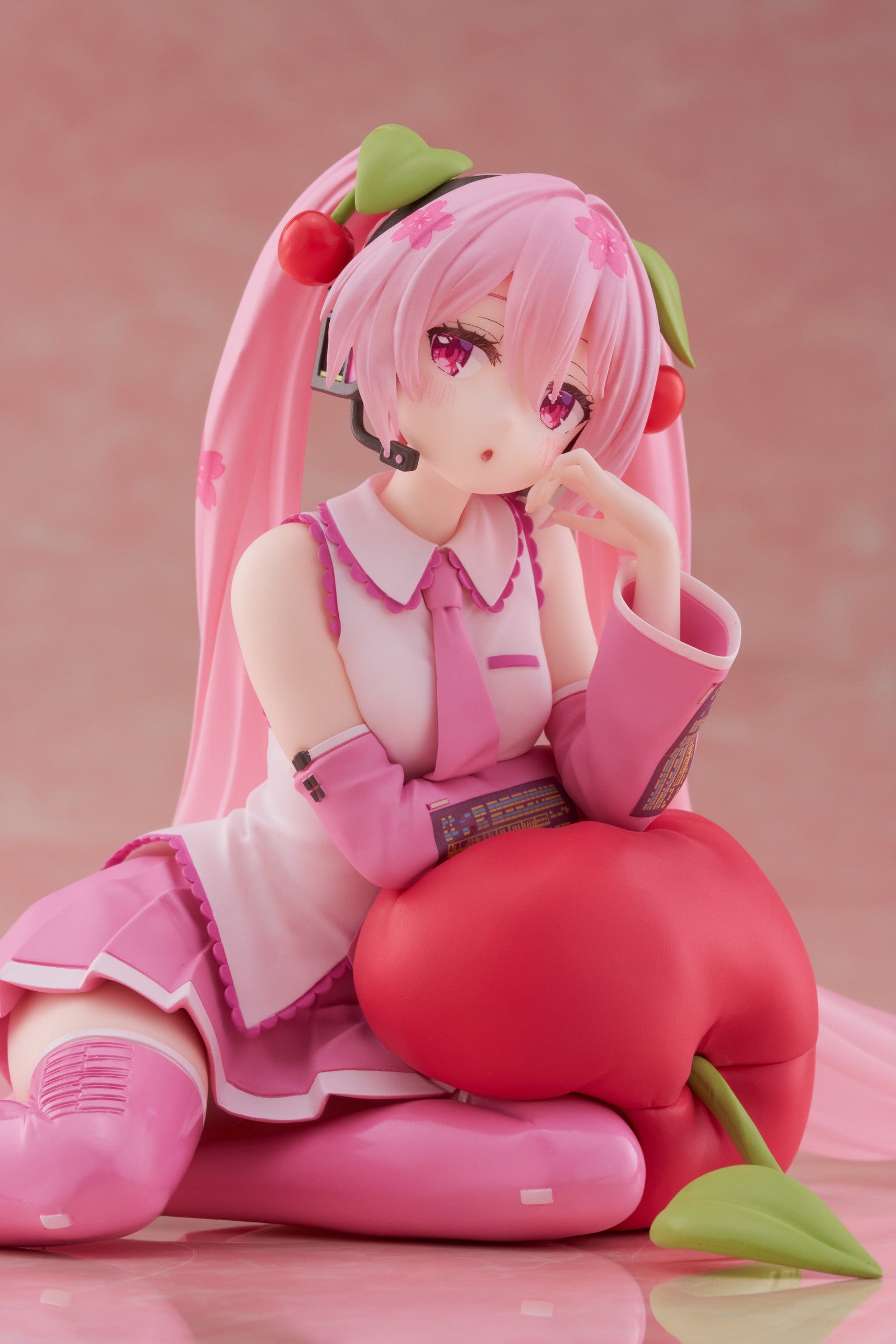 PRE ORDER Hatsune Miku: DESKTOP CUTE FIGURE - Sakura Miku (Cherry Cushion Version)