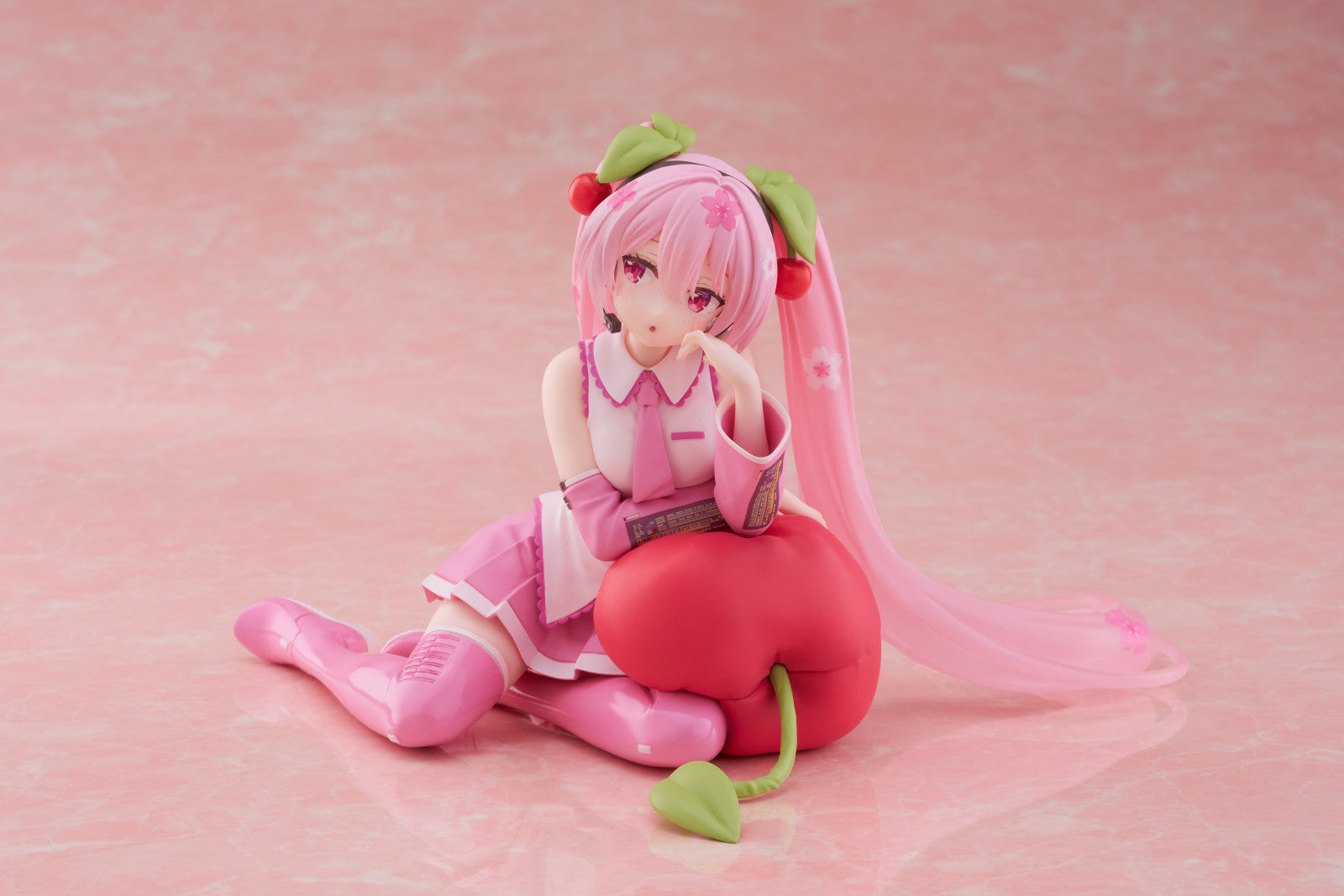 PRE ORDER Hatsune Miku: DESKTOP CUTE FIGURE - Sakura Miku (Cherry Cushion Version)