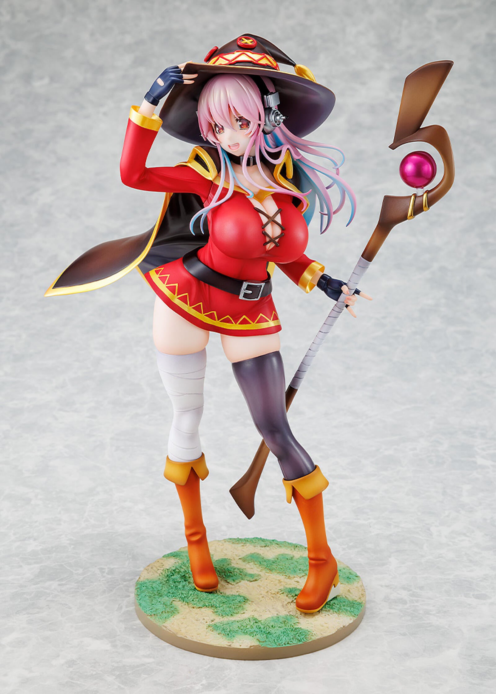 PRE ORDER Super Sonico/ KONOSUBA God's blessing on this wonderful world! 1/7 SCALE FIGURE - Super Sonico (Megumin Collaboration Version)