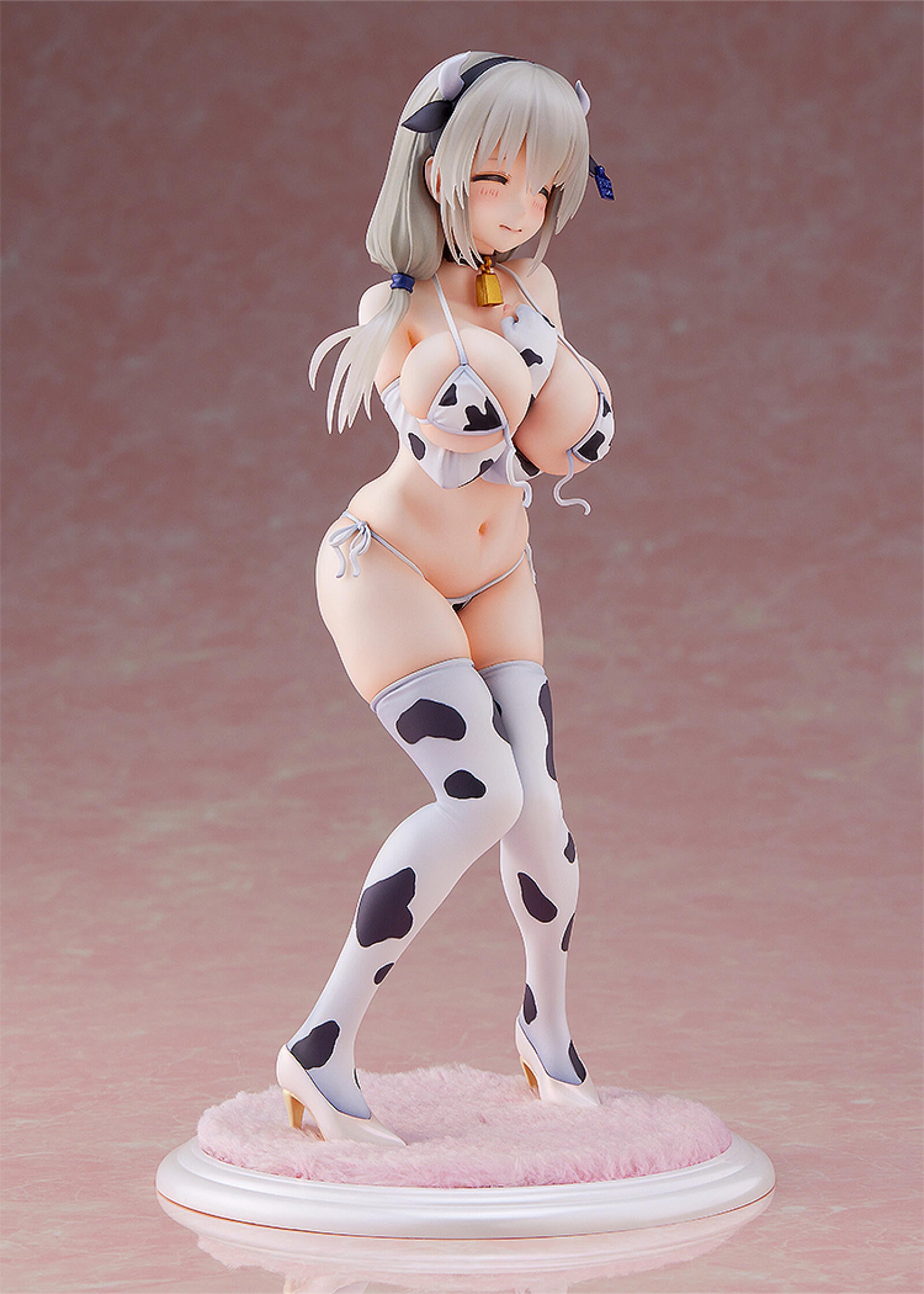 PRE ORDER Uzaki-chan Wants to Hang Out! 1/7 SCALE FIGURE - Tsuki Uzaki (Cow Bikini Ver)